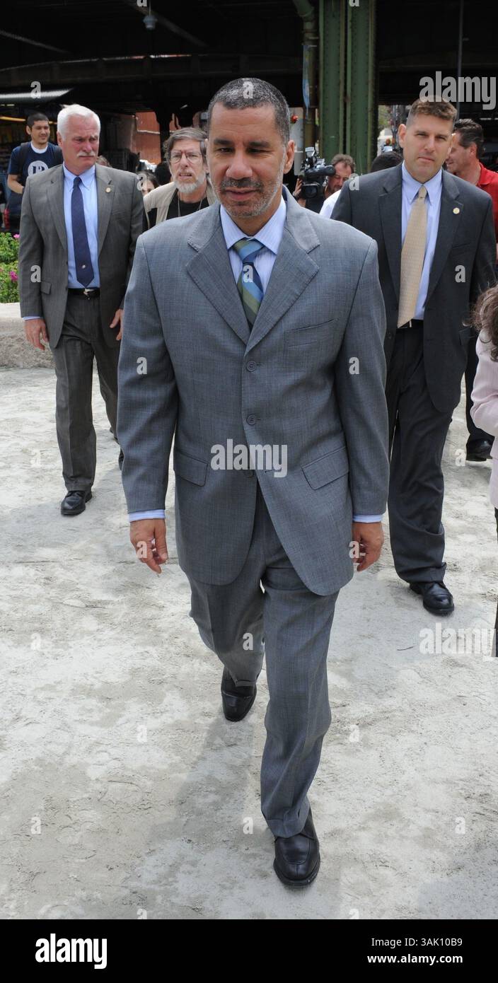 30 mai 2009 - Manhattan, New York, États-Unis - le gouverneur DAVID PATERSON arrive à l'événement. Le maire Michael Bloomberg et le gouverneur David Paterson sont sur place pour l'ouverture du West Harlem Piers Park près de la 125th Street sur le West Side de Manhattan. (Crédit image : © Bryan Smith/ZUMA Press) RESTRICTIONS : * droits de SORTIE DES journaux de New York * Banque D'Images