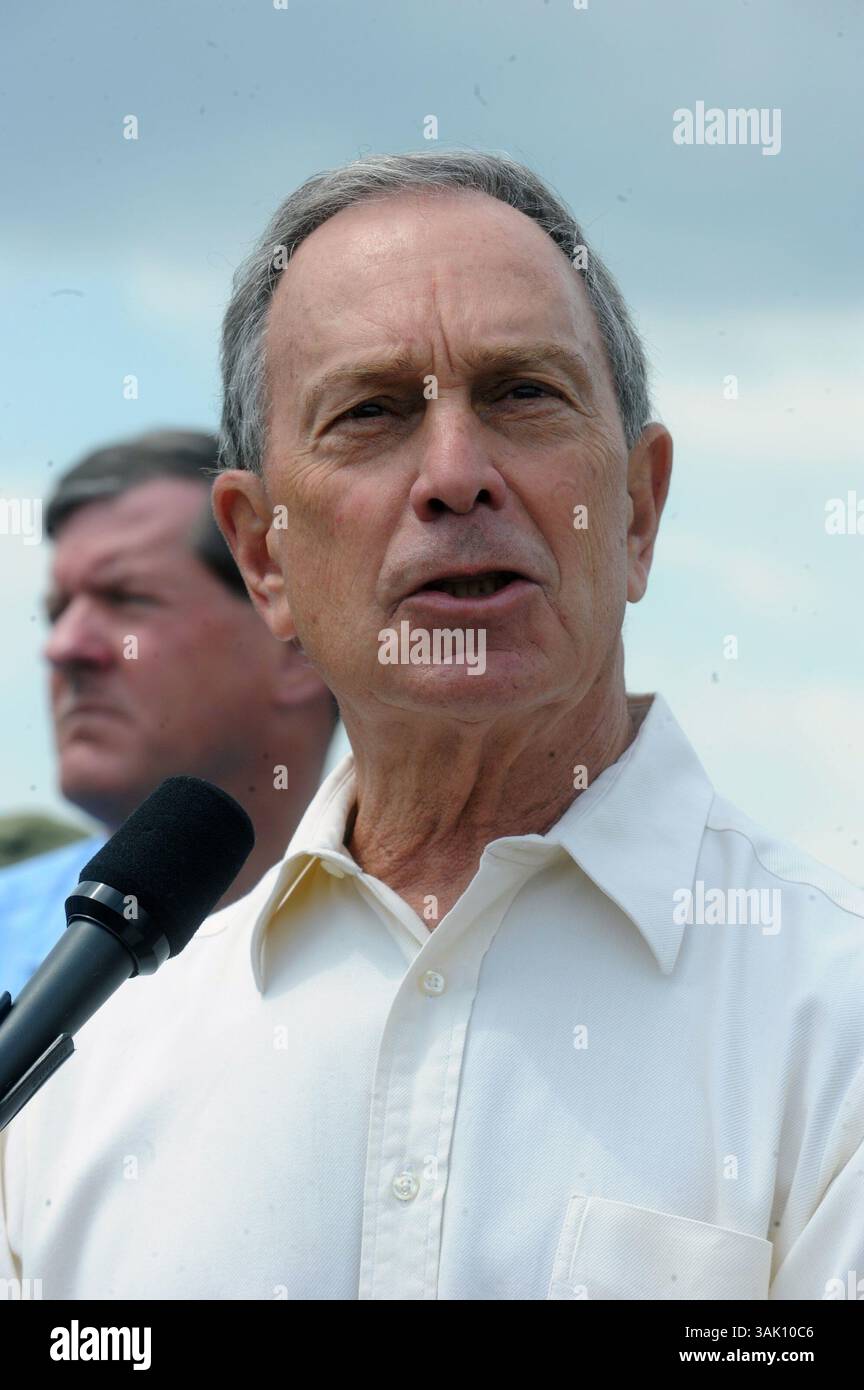30 mai 2009 - Manhattan, New York, États-Unis - le maire MICHAEL BLOOMBERG s'exprimera lors de l'événement. Le maire Michael Bloomberg et le gouverneur David Paterson sont sur place pour l'ouverture du West Harlem Piers Park près de la 125th Street sur le West Side de Manhattan. (Crédit image : © Bryan Smith/ZUMA Press) RESTRICTIONS : * droits de SORTIE DES journaux de New York * Banque D'Images