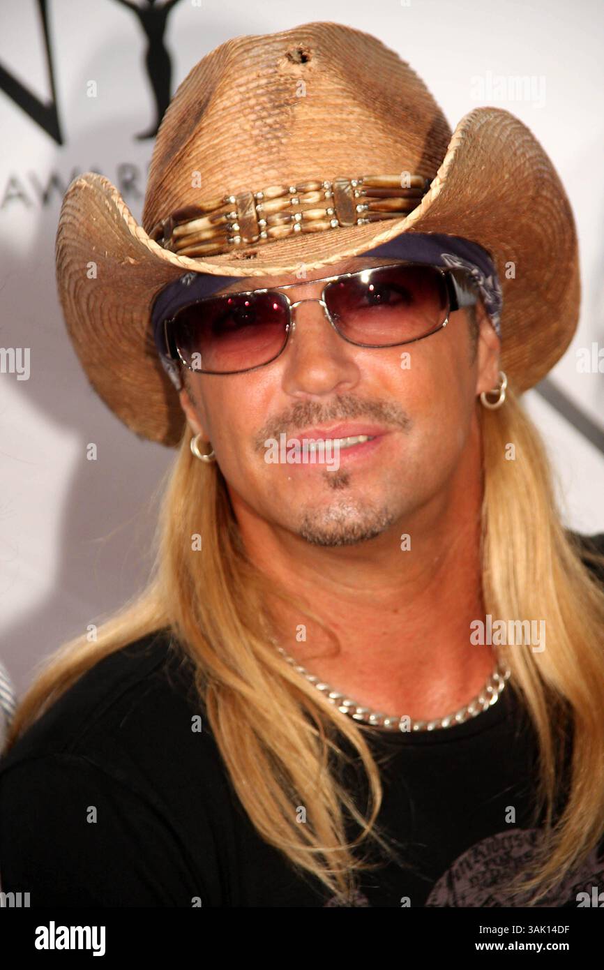 27 avril 2010 - New York, New York, États-Unis - BRET MICHAELS continue d'être surveillé de près par ses médecins, une source révèle les moments atroces du rocker avant qu'il ne soit emmené aux urgences. Souvent appelé par les médecins un « mal de tête en claquement de tonnerre » en raison de l'intensité et de la soudaineté de la douleur, de tels maux de tête sont un symptôme révélateur du genre d'hémorragie cérébrale dont Michaels a souffert. Bret est toujours en USI. Il a toujours le mal de tête et est fortement sédaté. PHOTO : 06-07-2009. BRET MICHAELS arrive à la 63e cérémonie annuelle des Tony Awards au Radio City Music Hall de New York CIT Banque D'Images