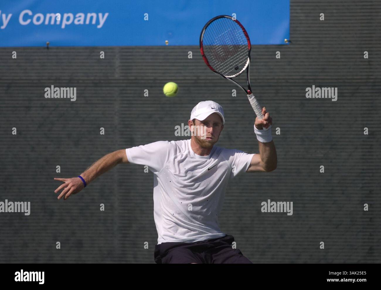 Jesse Levine revient à Santiago Giraldo lors du tournoi de tennis professionnel masculin USTA Pro circuit Challenger Tour/ Natomas, le dimanche 11 octobre 2009. Santiago Giraldo remporte le tournoi de tennis professionnel masculin Natomas. (Crédit image : © Sacramento Bee/ZUMA Press) Banque D'Images