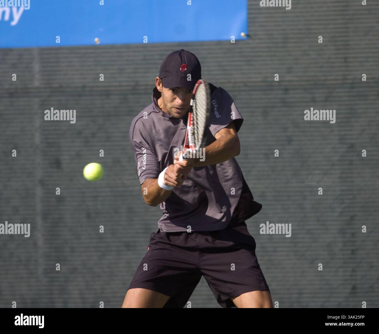 Santiago Giraldo, de Colombie, a battu Jesse Levine, des États-Unis, lors du tournoi de tennis professionnel professionnel USTA Pro circuit Challenger Tour/ Natomas, dimanche 11 octobre 2009. (Crédit image : © Sacramento Bee/ZUMA Press) Banque D'Images