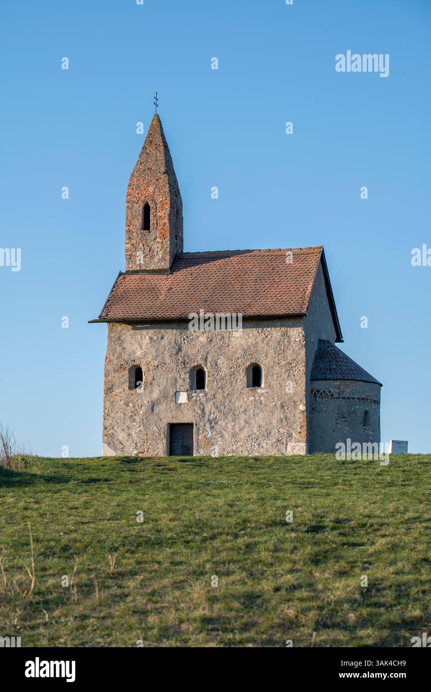 L'église Saint-Michel l'Archange à Drazovce, Nitra. La plus ancienne église romane de Slovaquie. Banque D'Images
