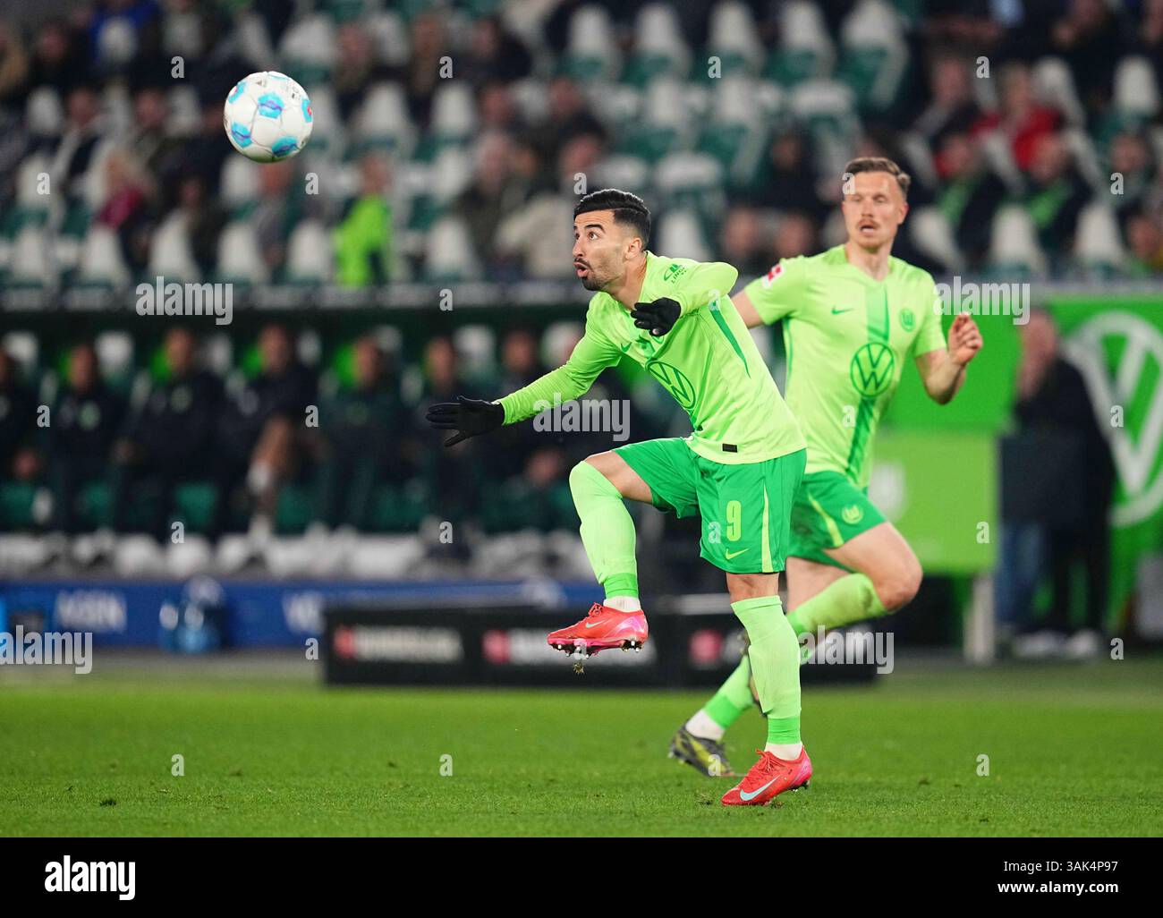 April 11 2025: Mohamed Amoura of VfL Wolfsburg controls the ball during a 1. Bundesliga game, VfL Wolfsburg vs RB Leipzig, at Volkswagen Arena, Wolfsburg, Germany. Ulrik Pedersen/CSM (Credit Image: © Ulrik Pedersen/Cal Sport Media) (Cal Sport Media via AP Images) Banque D'Images