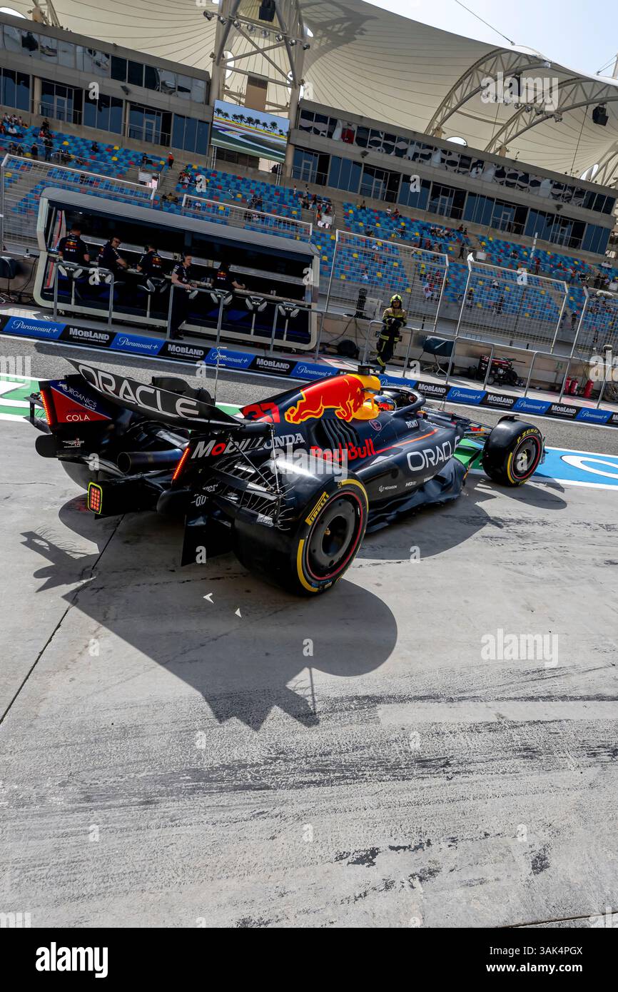 Sakhir, Bahreïn, 11 avril 2025, Ayumu Iwasa, pilote de réserve de l'écurie Red Bull Racing participant aux essais du Grand Prix de Bahreïn 2025, qui se déroulent à Sakhir, Bahreïn. Crédit : Michael Potts/Alamy Live News Banque D'Images
