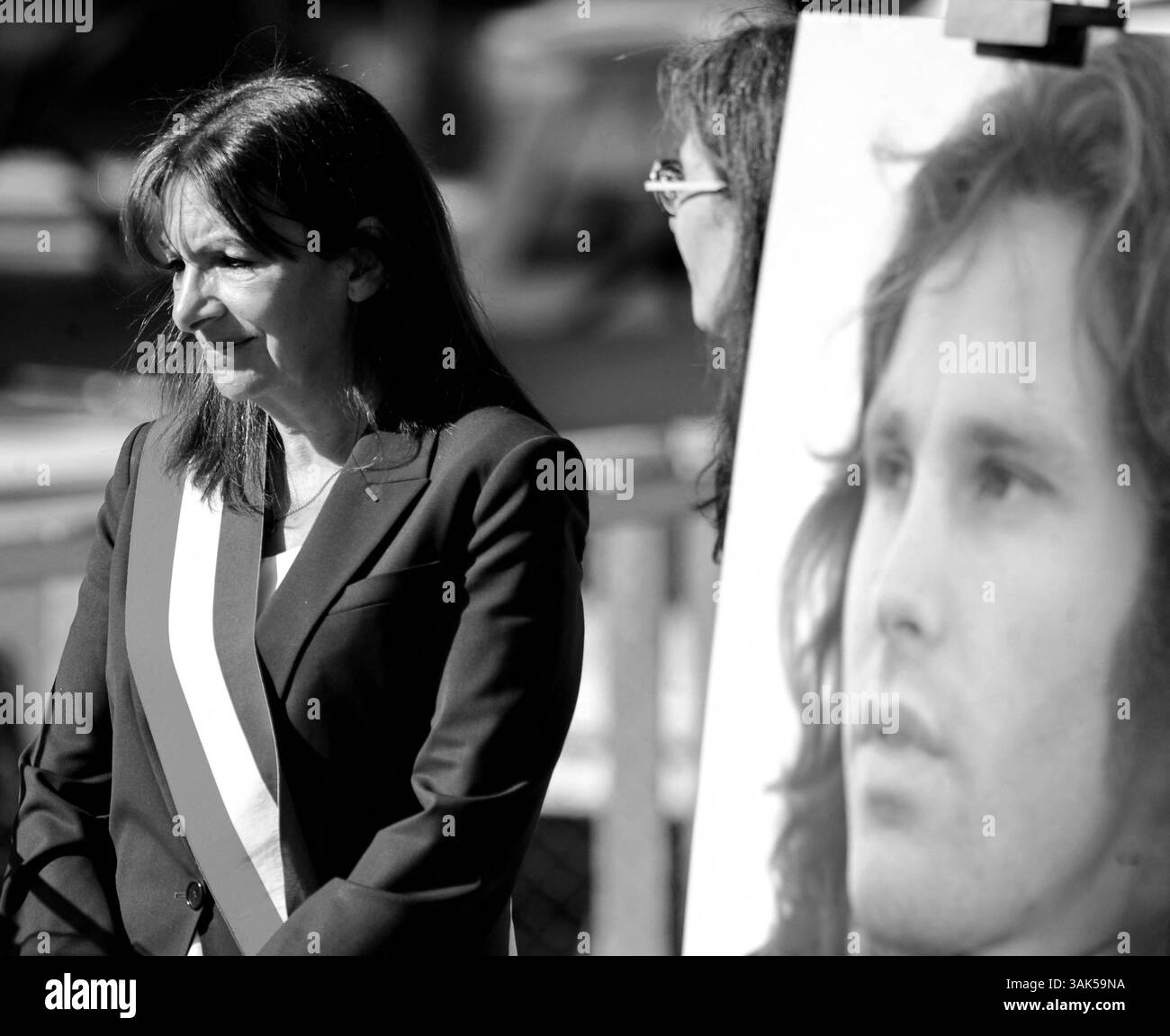 Paris, France. 11 avril 2025. Anne Hidalgo, maire de Paris lors de l'inauguration de la passerelle Jim Morrison du groupe les portes près de Bastille, dans le quartier où le chanteur légendaire a vécu et enterré, à Paris, France, le 11 avril 2025. Photo ait Adjedjou Karim /ABACAPRESS. COM Credit : Abaca Press/Alamy Live News Banque D'Images