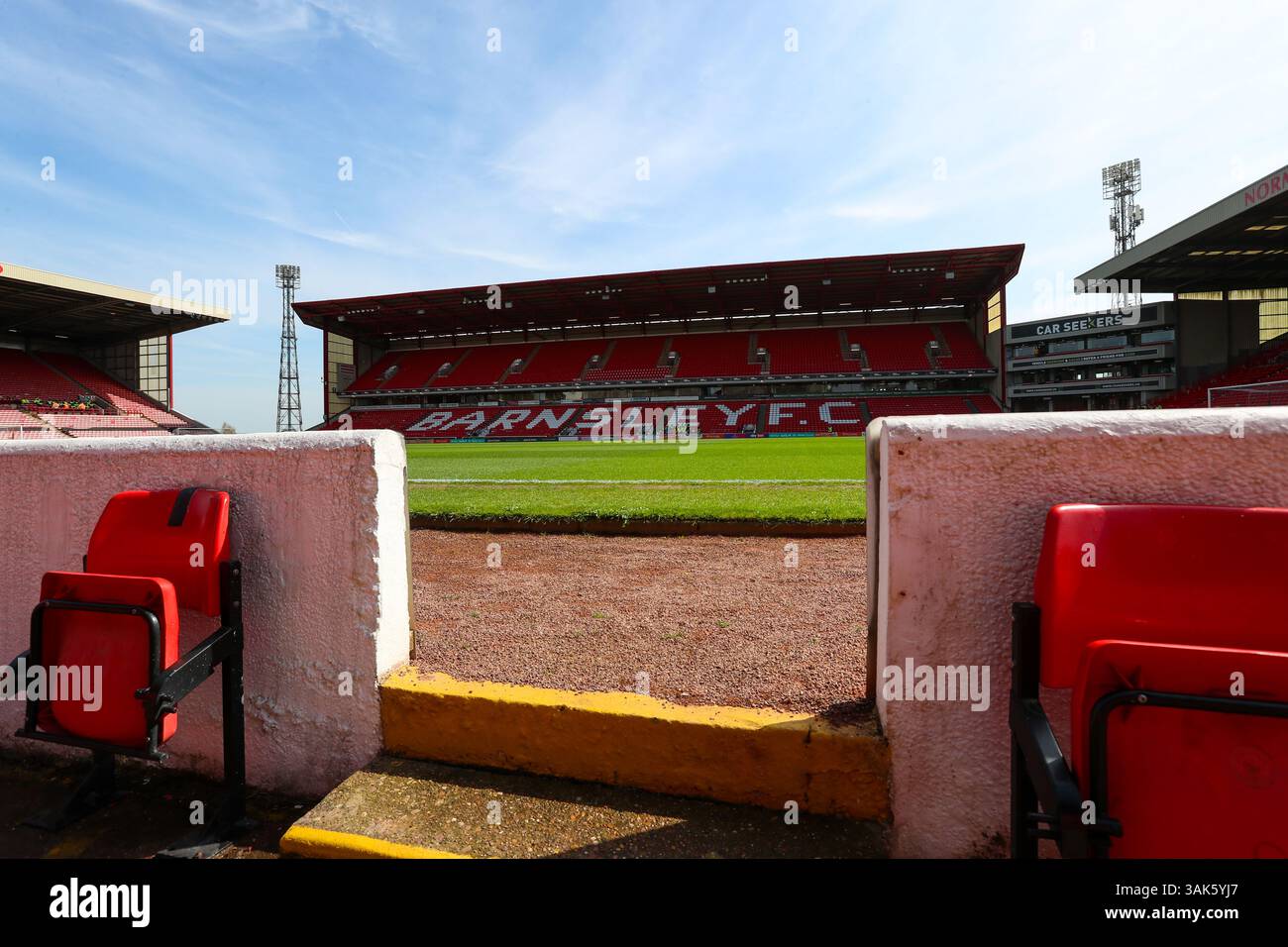 Stade d'Oakwell, Barnsley, Angleterre - 12 avril 2025 vue générale du stade d'Oakwell - avant le match Barnsley v Bolton Wanderers, Sky Bet League One, 2024/25, stade d'Oakwell, Barnsley, Angleterre - 12 avril 2025 crédit : Mathew Marsden/WhiteRosePhotos/Alamy Live News Banque D'Images