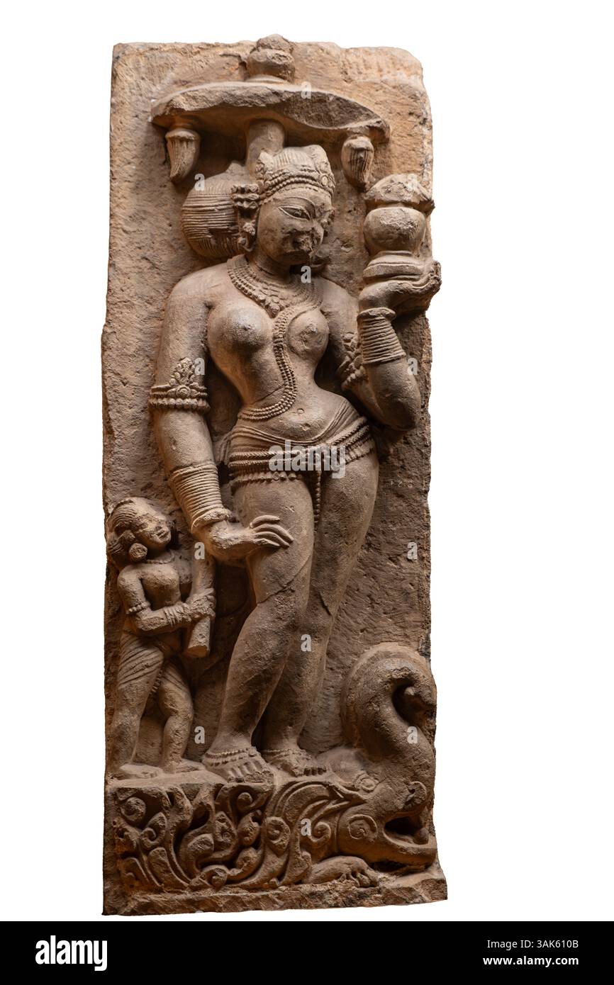 Ganga, Bhubaneswar, IXe siècle après JC. Style : Bhaumakara. Cette image est recouverte d'un chhatra ou d'un parapluie. Elle est debout dans la pose tribhanga sur son véh Banque D'Images Ganga, Bhubaneswar, IXe siècle après JC. Style : Bhaumakara. Cette image est recouverte d'un chhatra ou d'un parapluie. Elle est debout dans la pose tribhanga sur son véh Banque D'Images