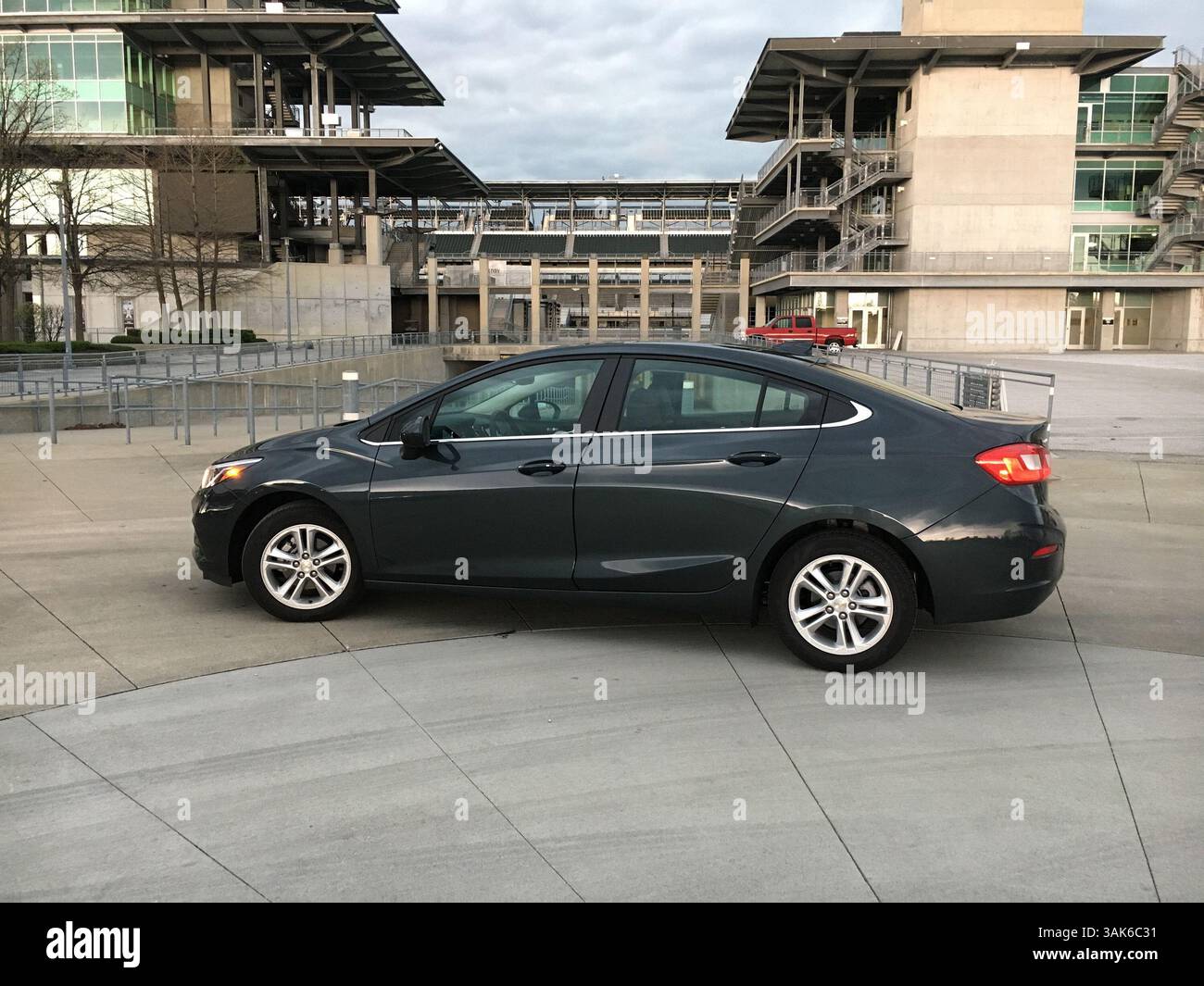 10 avril 2017 - Indianapolis, Indianapolis, États-Unis - le moteur diesel turbo de 1,6 litres de la Cruze Diesel 2017 de Chevrolet développe un couple de 240 livres-pied et, avec la boîte automatique à 9 vitesses, atteint 47 mi/gal sur l'autoroute. (Crédit image : © Robert Duffer/TNS via ZUMA Wire) Banque D'Images