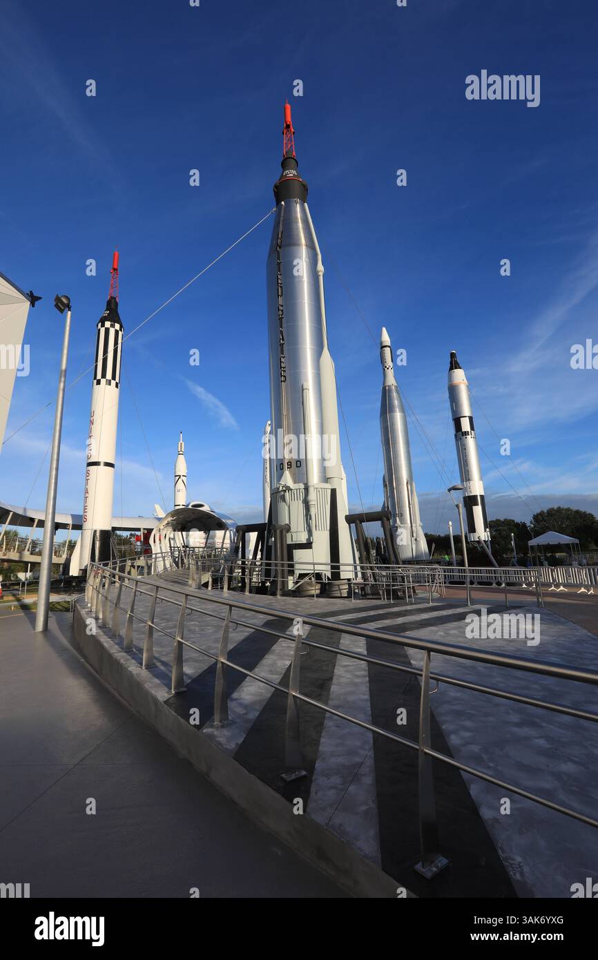 8 novembre 2016 - Titusville, FL, États-Unis - des lanceurs historiques de la NASA sont exposés dans le Rocket Garden adjacent à l'attraction Heroes and Legends au Kennedy Space Center Visitor Complex le 8 novembre 2016 à Titusville, en Floride. (Crédit image : © Glenn Benson/NASA via ZUMA Wire) Banque D'Images