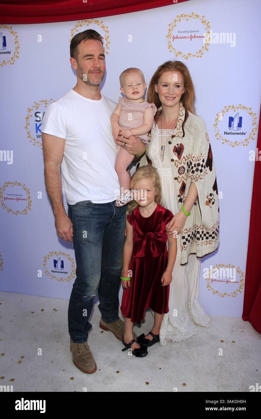 23 avril 2017 - Culver City, CA, USA - LOS ANGELES - 23 avril : James Van Der Beek, Olivia James Van Der Beek, Annabelle James Van Der Beek, Kimberly Brook à la Journée Safe Kids Day aux studios Smashbox le 23 avril 2017 à Culver City, CA (crédit image : © hPa/Newscom via ZUMA Press) Banque D'Images