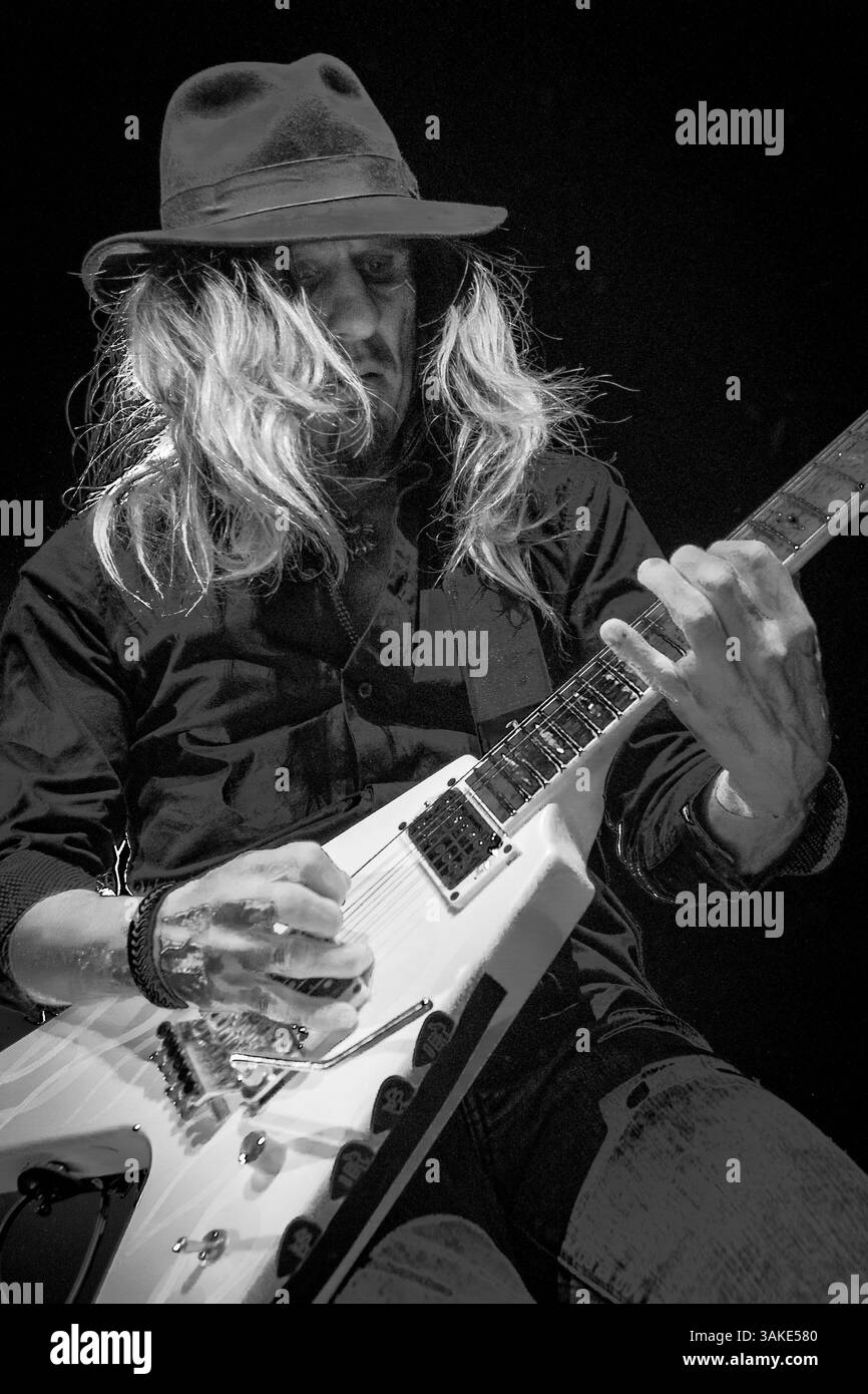 11 mai 2017 - Orillia, Ontario, Canada - le groupe de glam-rock Ameracan Poison a joué en tête d'affiche au Casino Rama, Ontario, Canada. Membres du groupe : BRET MICHAELS, RIKKI ROCKETT, BOBBY DALL, C.C. DEVILLE (crédit image : © Igor Vidyashev via ZUMA Wire) Banque D'Images