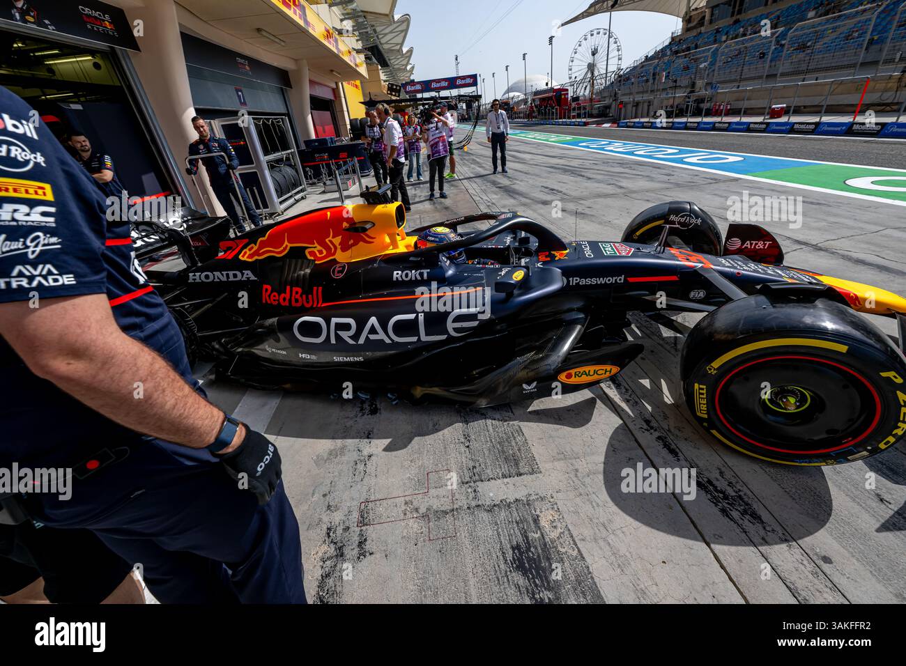 CIRCUIT INTERNATIONAL DE BAHREÏN, BAHREÏN - 11 AVRIL : Ayumu Iwasa, pilote de réserve de l'équipe Red Bull Racing, lors du Grand Prix de Bahreïn sur le circuit international de Bahreïn le vendredi 11 avril 2025 à Sakhir, Bahreïn (photo Michael Potts/Agence BSR) crédit : Agence BSR/Alamy Live News Banque D'Images