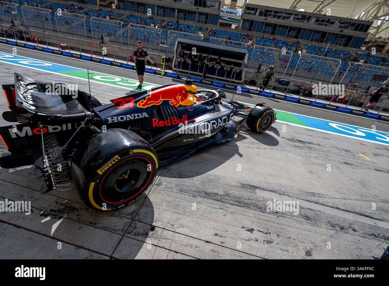 CIRCUIT INTERNATIONAL DE BAHREÏN, BAHREÏN - 11 AVRIL : Ayumu Iwasa, pilote de réserve de l'équipe Red Bull Racing, lors du Grand Prix de Bahreïn sur le circuit international de Bahreïn le vendredi 11 avril 2025 à Sakhir, Bahreïn (photo Michael Potts/Agence BSR) crédit : Agence BSR/Alamy Live News Banque D'Images