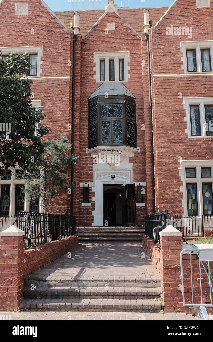 3 avril 2017 - Kfar Chabad, Israël - Une réplique de '770', le siège de Chabad au 770 Eastern Parkway, Crown Heights, Brooklyn, New York, se trouve dans le village de Kfar Chabad. Le bâtiment comprend le nombre exact de briques comme sur la structure originale. Chabad Lubavitz est un mouvement juif orthodoxe hassidique, fondé en 1775 et dirigé par le rabbin Menachem Mendel Schneerson (1902-1994) qui a transformé le petit mouvement hassidique en le mouvement juif le plus important et le plus influent au monde. En 1994, le 'Rabbi' a reçu à titre posthume la médaille d'or du Congrès pour son ''outstandi Banque D'Images