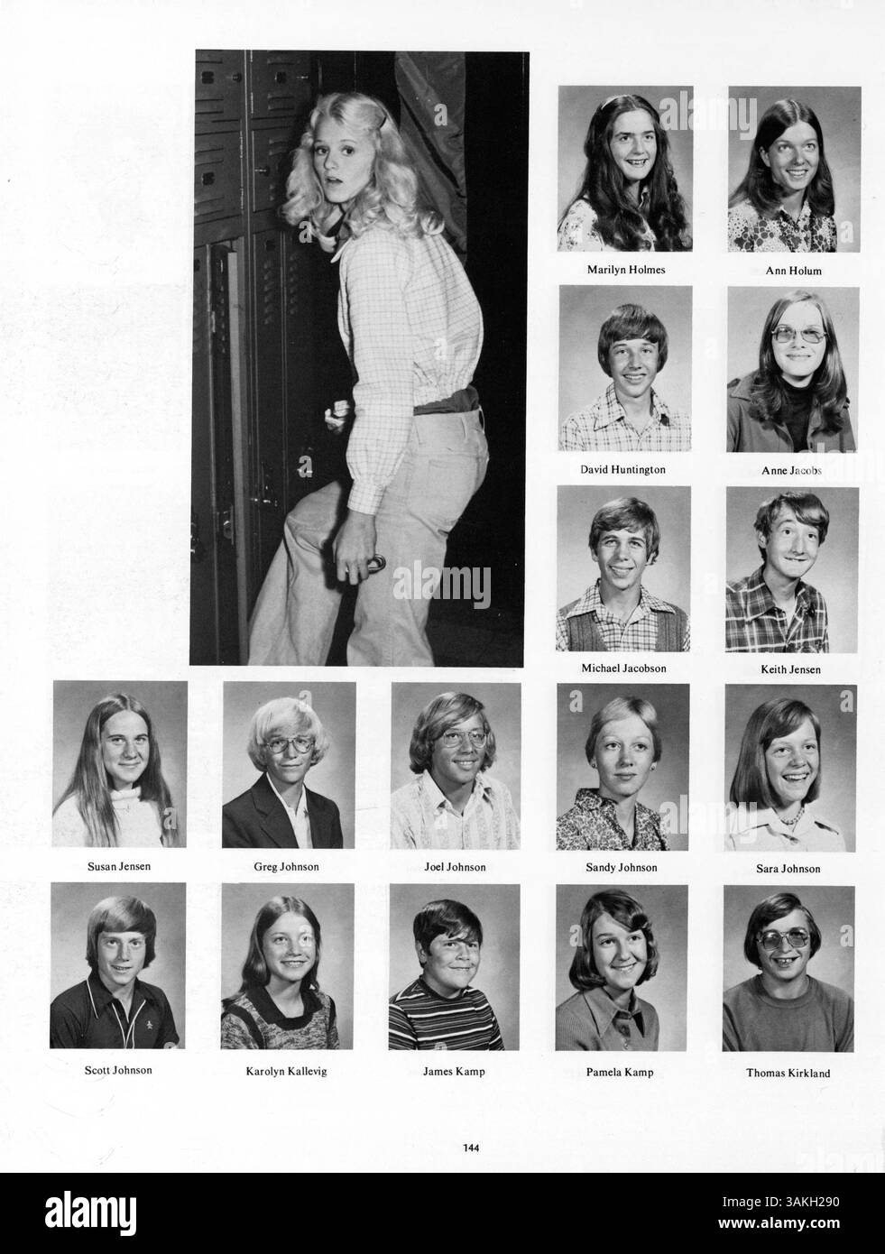 L'annuaire Antler '75 de l'Académie Minnehaha capture les moments importants de l'année scolaire 1974-1975, mettant en évidence les étudiants, les enseignants, l'athlétisme, les clubs scolaires, et événements clés. Banque D'Images