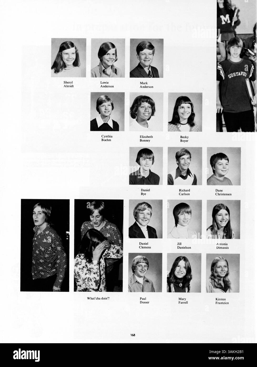 Cet annuaire du lycée, Antler '75, documente les gens, les événements et les activités de l'Académie Minnehaha au cours de l'année scolaire 1974-1975, mettant en valeur l'athlétisme, les clubs et les réalisations académiques. Banque D'Images