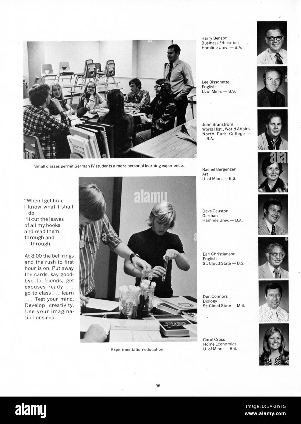 Pirate volume 2 du Park Center High Yearbook 1973 présente les faits saillants académiques, sportifs et sociaux de l'année scolaire 1972-1973, mettant en vedette des étudiants, des enseignants et des événements allant de l'athlétisme aux clubs étudiants. Banque D'Images