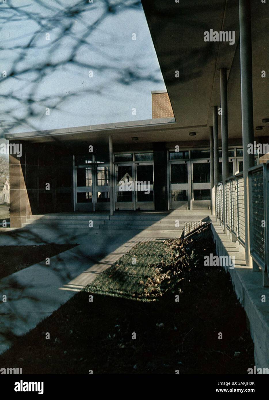 L’annuaire 1966, Louis Park High School, Echowan 66, met en lumière les élèves, les enseignants, les clubs, athlétisme, et événements clés de l'année académique 1965-1966. Banque D'Images