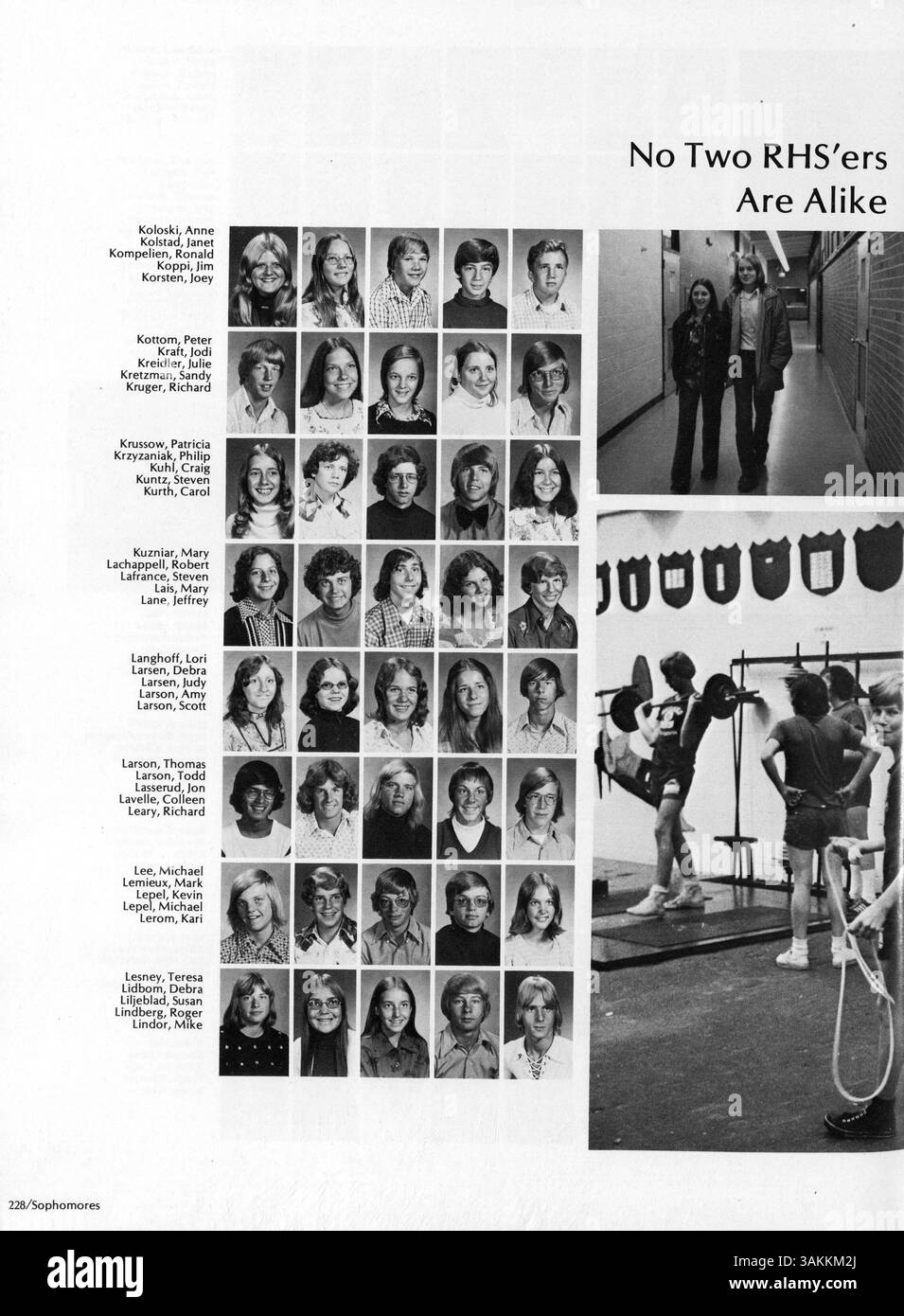 L'annuaire Aurean 1975 de Richfield High donne un aperçu de la vie étudiante, des réalisations scolaires et des activités parascolaires qui ont façonné l'année scolaire 1974-1975, documentant les contributions des étudiants et des professeurs. Banque D'Images