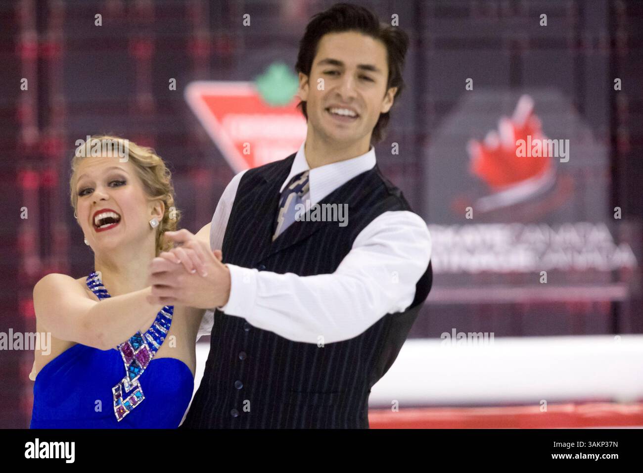 10 janvier 2014 - Kanata, Ontario, CAN - Kaitlyn Weaver & Andrew Poje à l'occasion du 100e anniversaire des Championnats nationaux de patinage. (Crédit image : © Leon Switzer/ZUMAPRESS.com) Banque D'Images