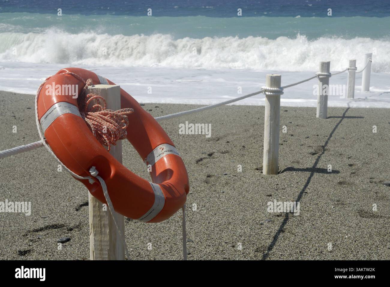Bouée de sauvetage à la plage Banque D'Images