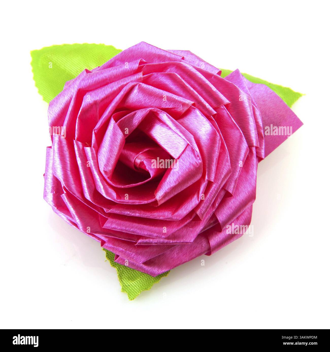 Une rose de soie rose chinois isolated over white Banque D'Images