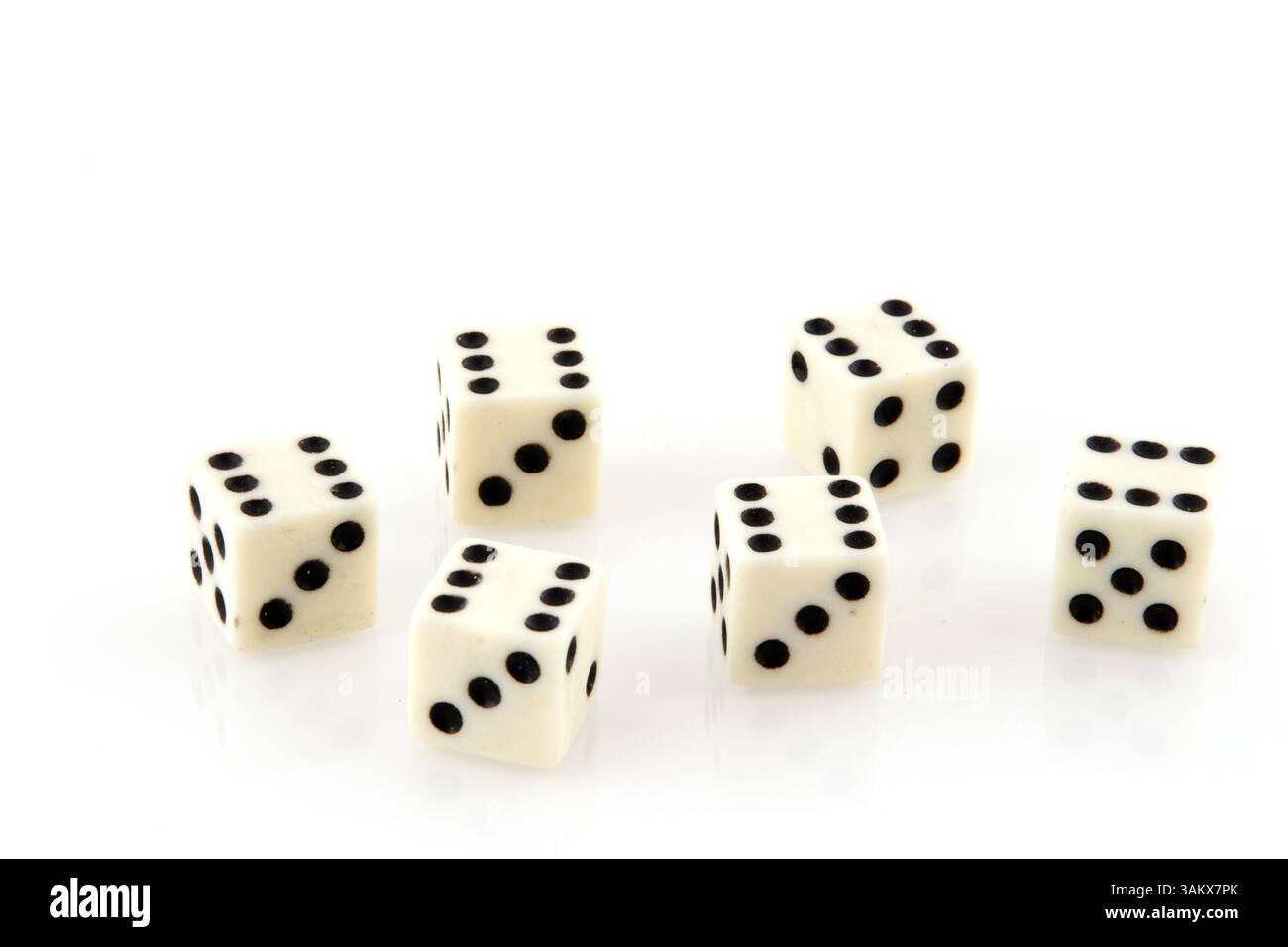 Chanceux avec des dés de jeu Banque D'Images