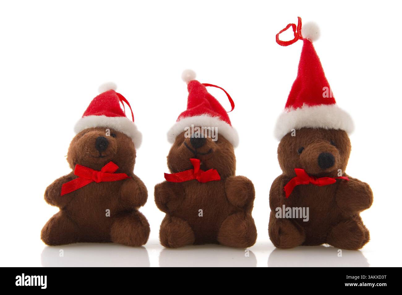 Peu de rangs avec l'ours de noël santa claus hat Banque D'Images