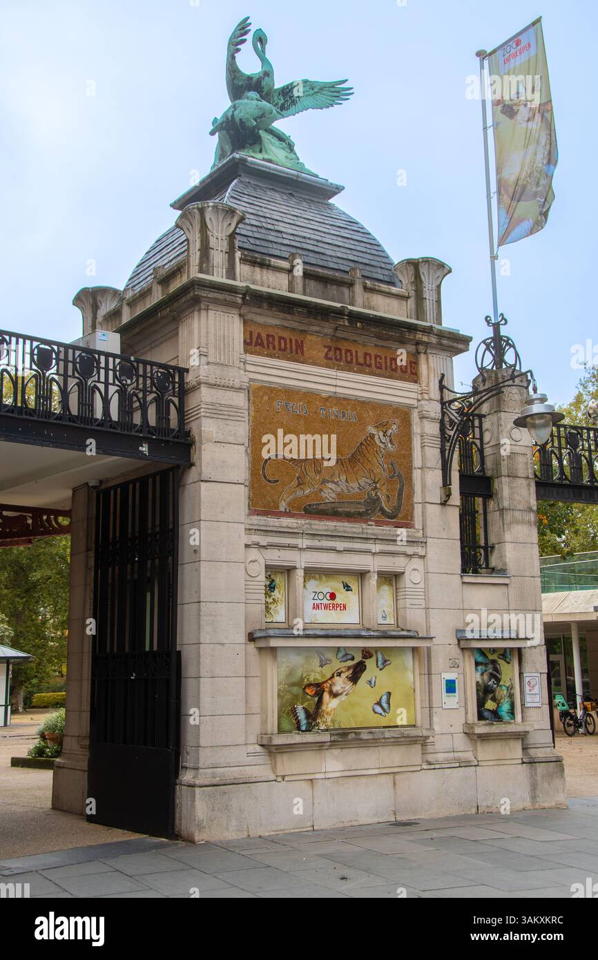 Anvers, Belgique 31 octobre 2023, porte d'entrée du zoo d'Anvers Banque D'Images