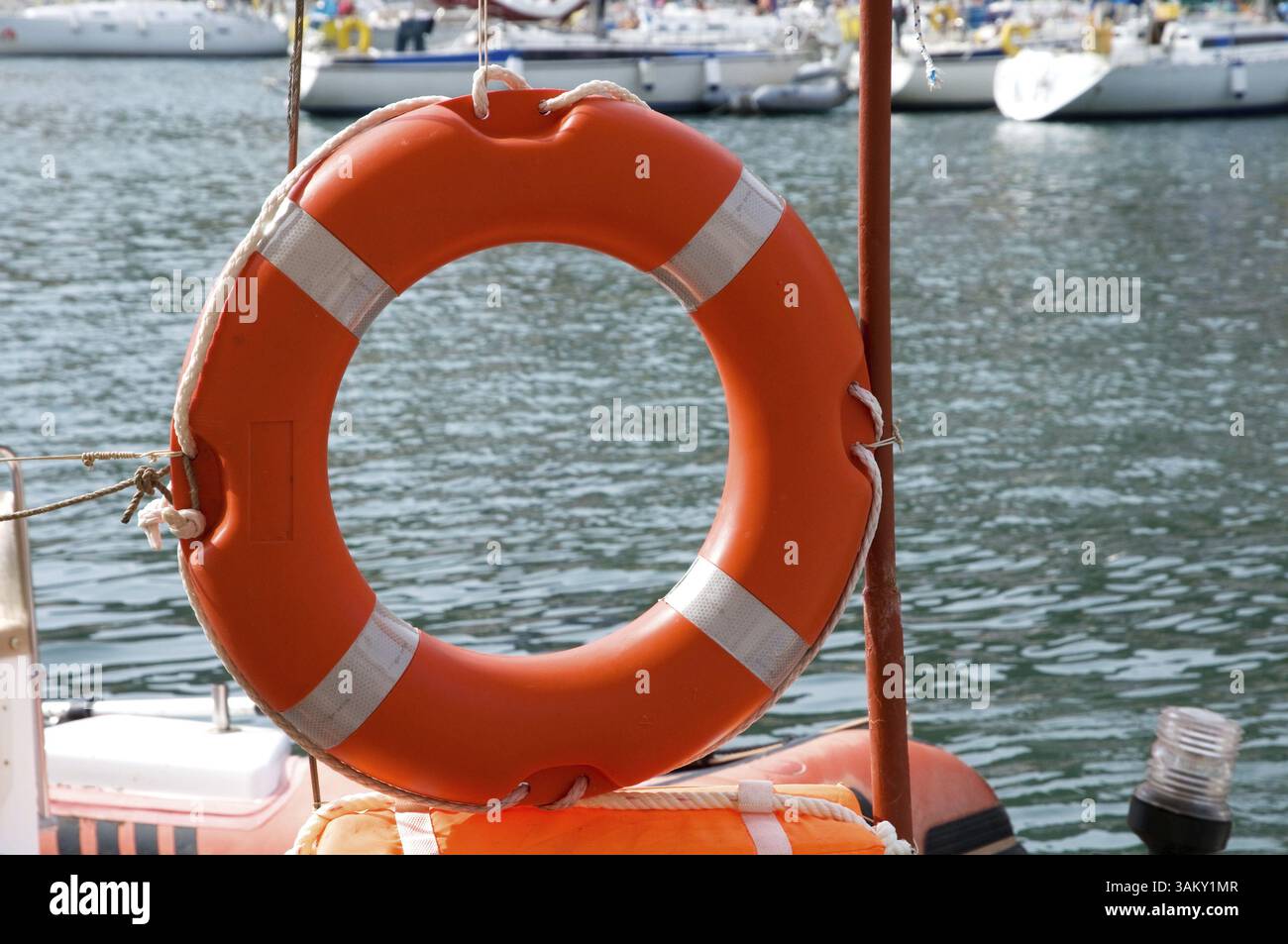 Bouée de sauvetage à bord du navire Banque D'Images