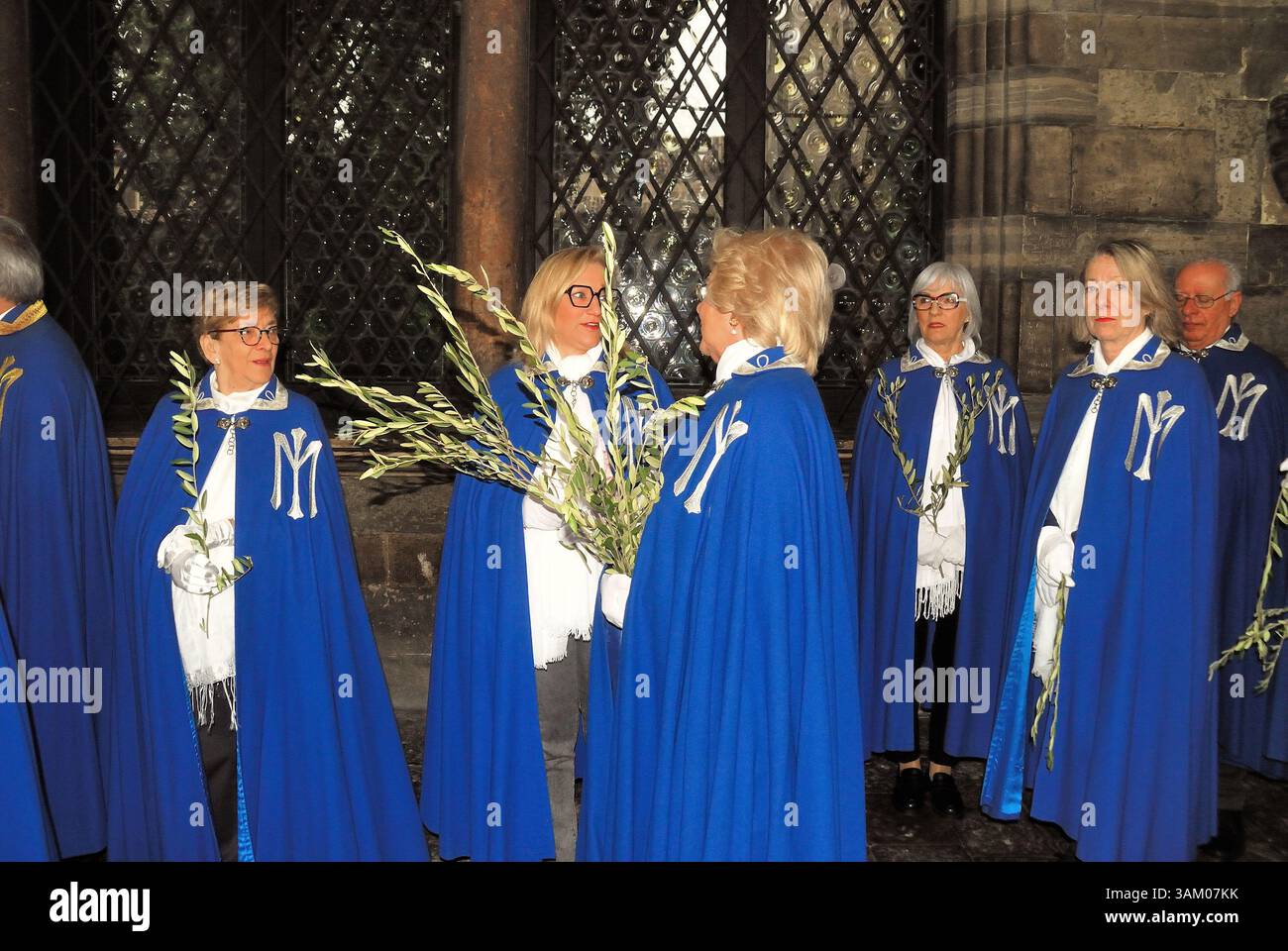 Padoue, Italie. 13 avril 2025. Dimanche des Rameaux pluvieux dans la Basilique de Sant'Antonio. Bénédiction des branches d'olivier, procession et messe dans le cloître en présence de nombreux fidèles. Crédits crédit : Ferdinando Piezzi/Alamy Live News Banque D'Images