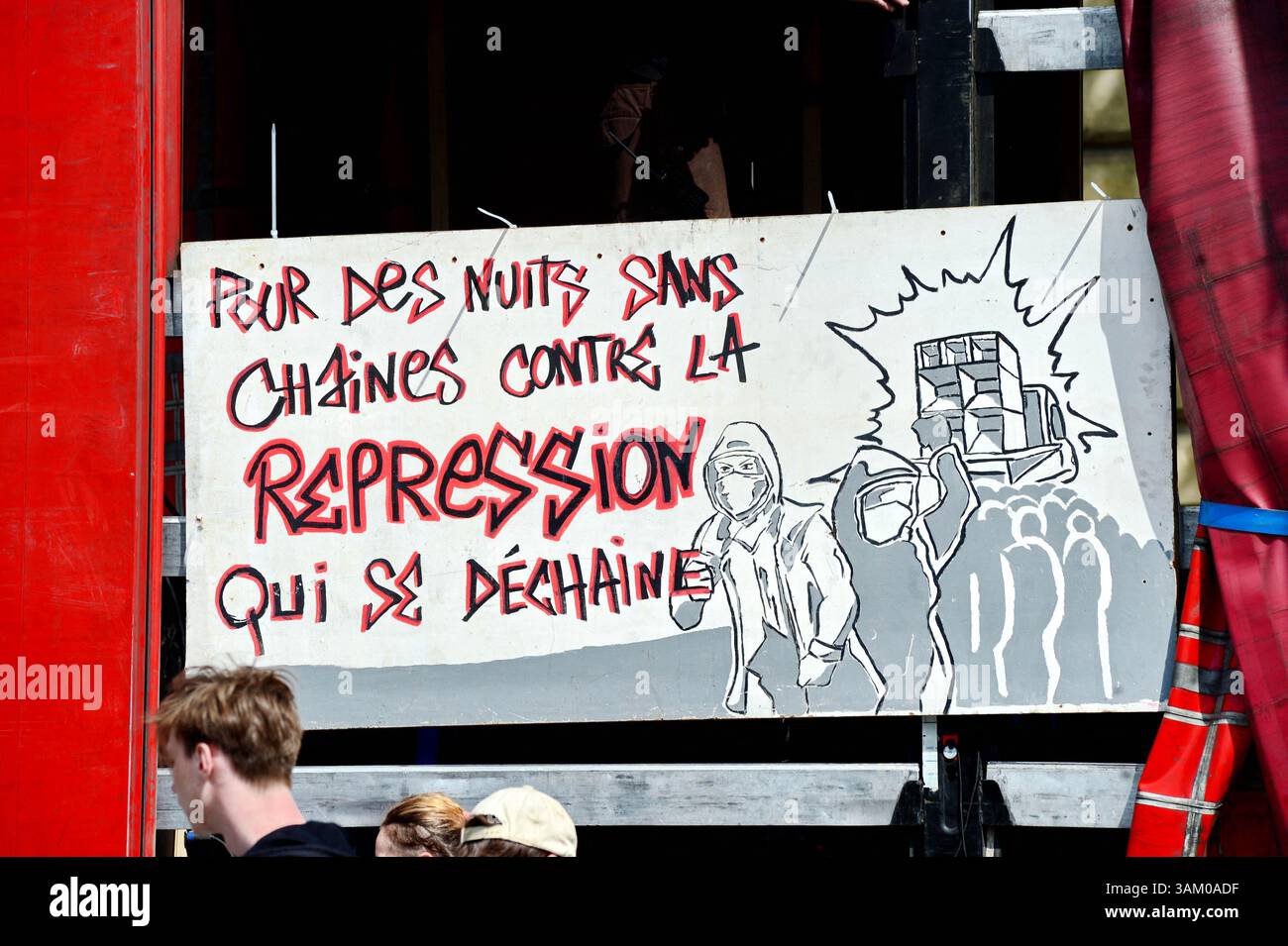 Paris, France. 12 avril 2025. La culture de la fête libre se fait entendre dans les plus grandes villes de France à l'occasion d'une grande « Manifestive ». Défendre la liberté fondamentale de célébrer et de faire la fête, qui est aujourd’hui en danger, au moment où l’extrême droite se répand dans notre société, le 12 avril 2025 à Paris, France. Photo ait Adjedjou Karim/ ABACAPRESS.COM. Crédit : Abaca Press/Alamy Live News Banque D'Images