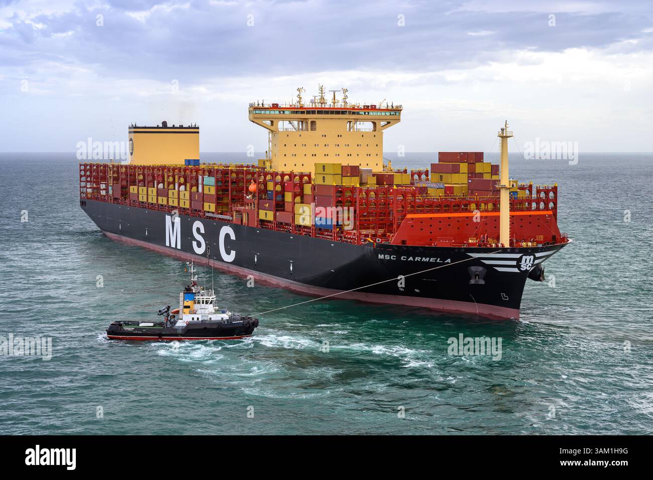 MSC Carmela, un transporteur de très grands conteneurs, exploité par la Mediterranean Shipping Company. Banque D'Images