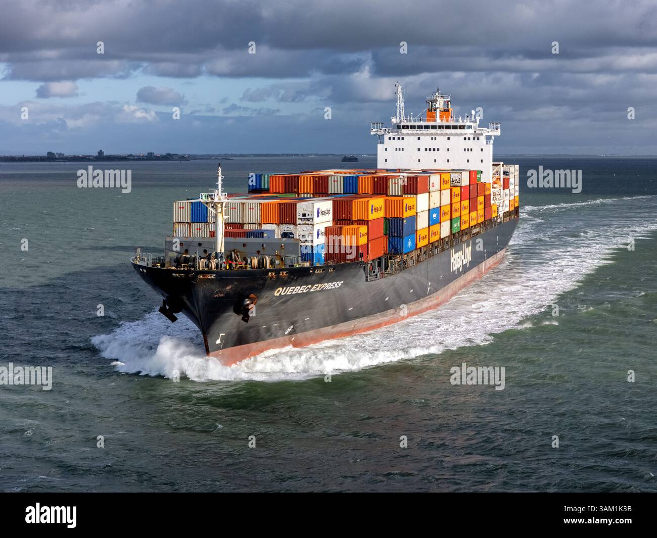 Quebec Express, un porte-conteneurs exploité par Hapag-Lloyd. Banque D'Images
