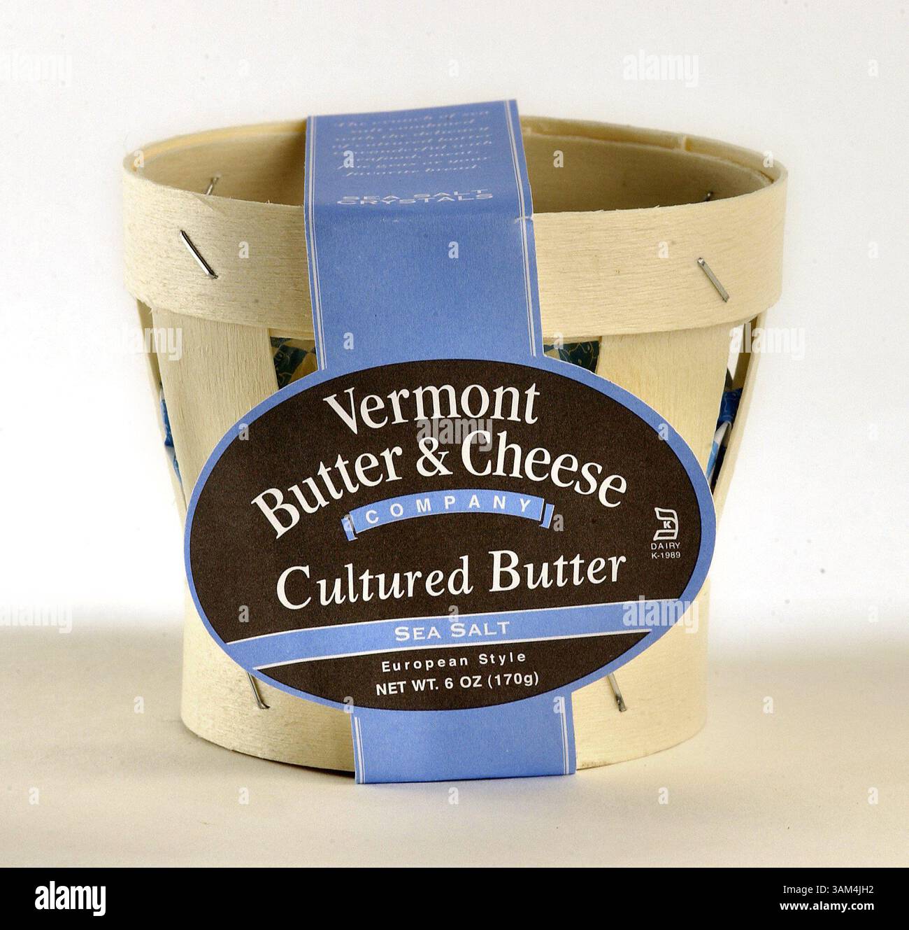 13 juillet 2004 - États-Unis - KRT FOOD STORY SLUGGED : SHELTER KRT PHOTOGRAPHIE PAR BOB FILA/CHICAGO TRIBUNE (9 août) le beurre de culture du Vermont Butter & Cheese Co. avec sel de mer une teneur élevée en gras du beurre apporte une richesse crémeuse ; le sel de mer moelleux ajoute du zing. (nk) 2004 (crédit image : © Bob Fila/mct/ZUMAPRESS.com) Banque D'Images