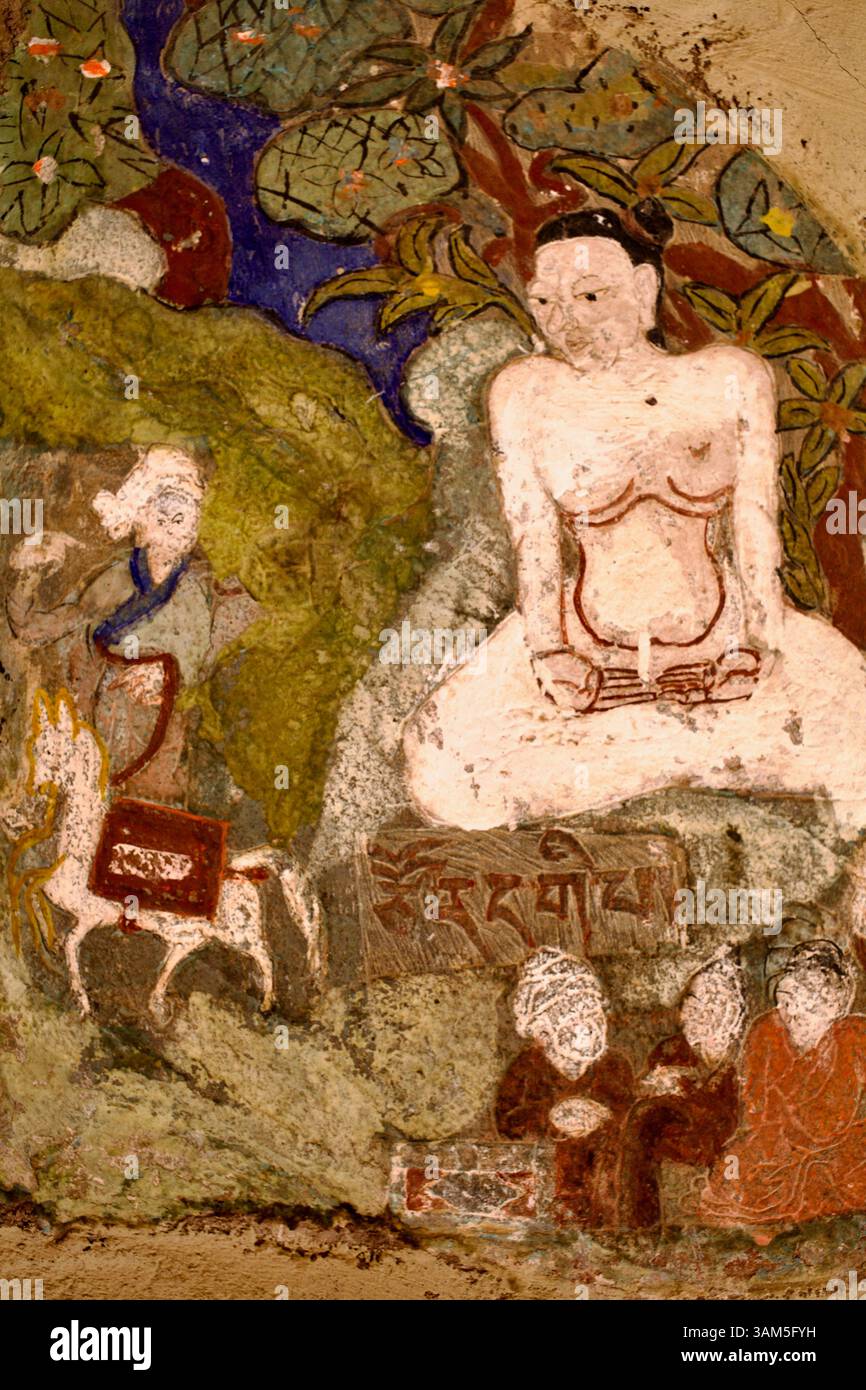 Murale décolorée dans la cour du monastère de Hemis montrant Milarepa, le yogi tibétain et le poète-saint, méditant sous les arbres avec le script ci-dessous. Banque D'Images