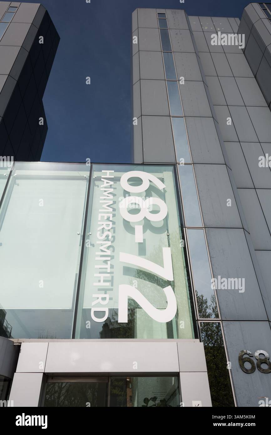 Harrods' Headquarters at 68-72 Hammersmith Road, Hammersmith, West London, W14, England, ROYAUME-UNI Banque D'Images