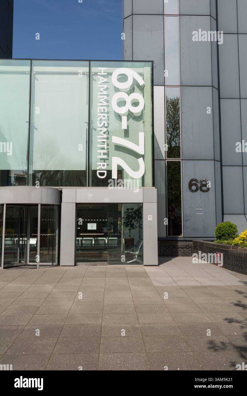 Harrods' Headquarters at 68-72 Hammersmith Road, Hammersmith, West London, W14, England, ROYAUME-UNI Banque D'Images