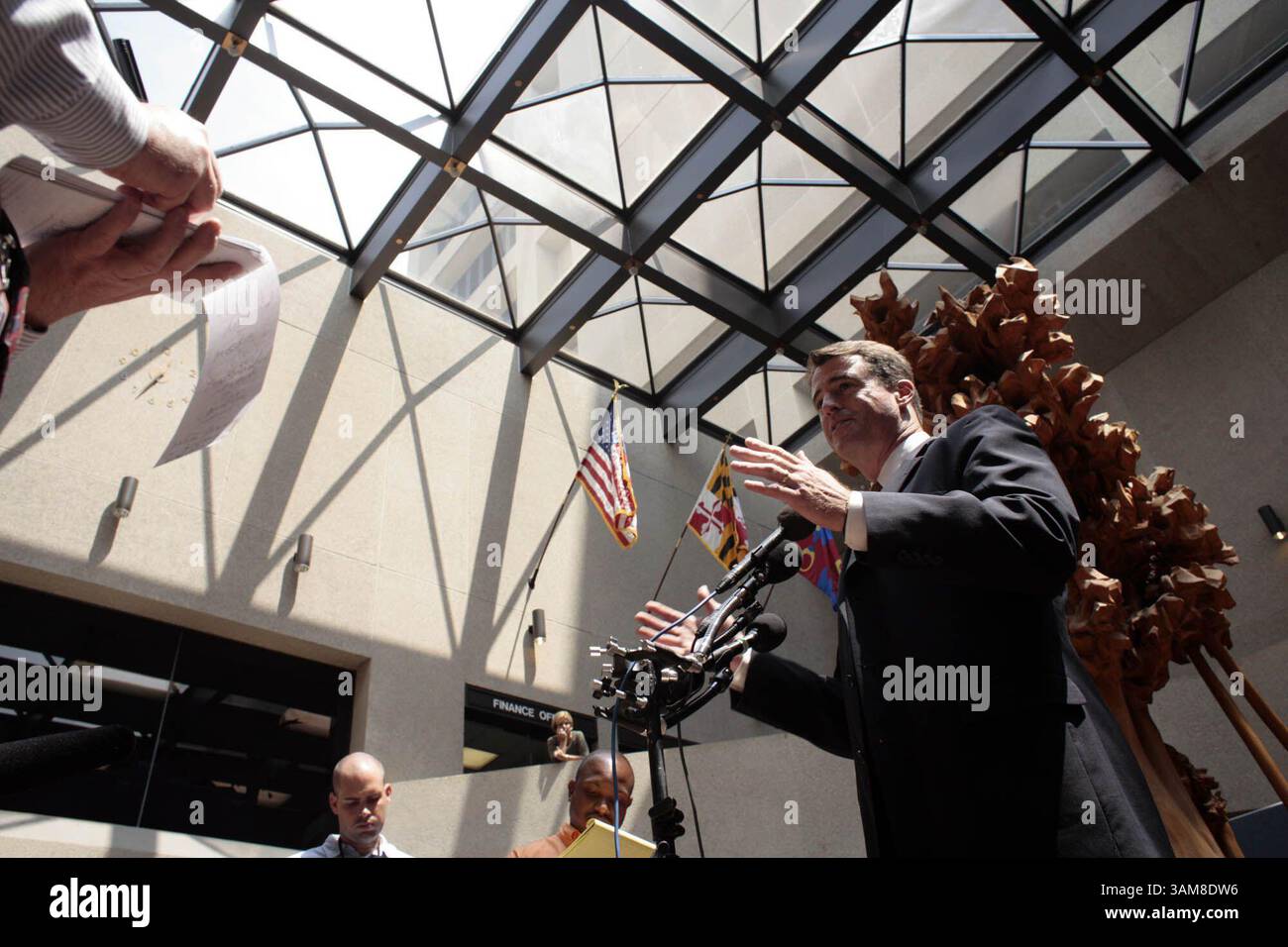 4 août 2006 - États-Unis - le procureur Douglas Gansler parle à la presse de l'ancien avocat de la Maison Blanche Claude Allen qui a comparu devant la Cour de circuit du comté de Montgomery (MD), le 4 août 2006, à Rockville, Maryland. (Andrew Councill/MCT) (crédit image : © Andrew Councill/mct/ZUMAPRESS.com) Banque D'Images