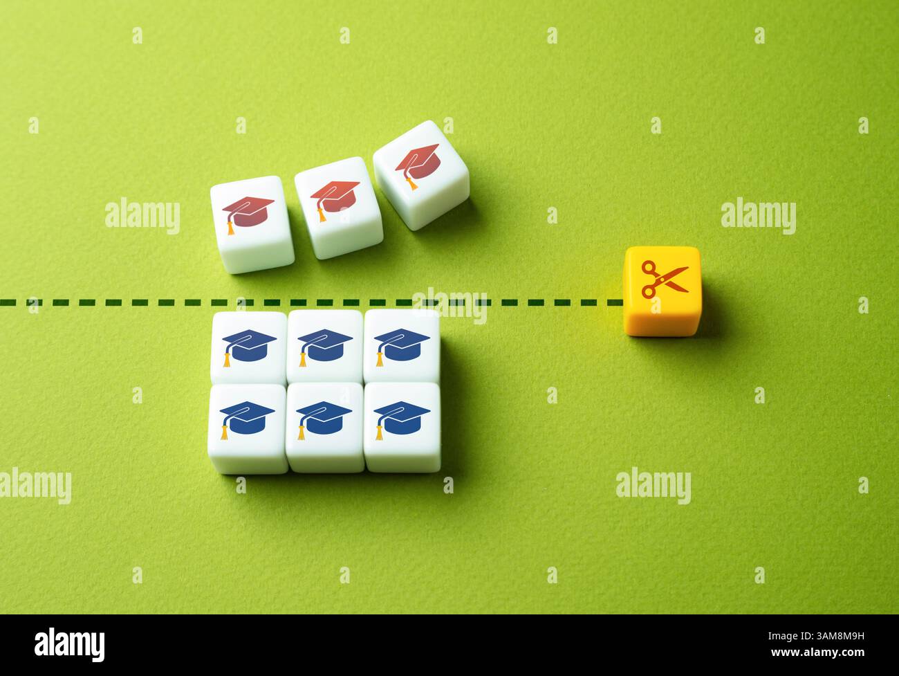 Réduire les dépenses d'éducation. Coupes budgétaires. Écoles, universités. Conséquences sociales et économiques. Qualité inférieure et opportunités limitées. Banque D'Images