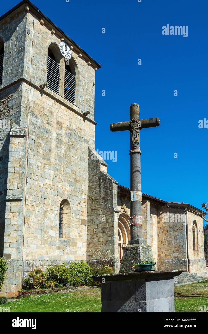 Grandval. Église Saint Pierre. Parc naturel régional du Livradois Forez. Puy de Dome. Auvergne Rhône Alpes. France Banque D'Images