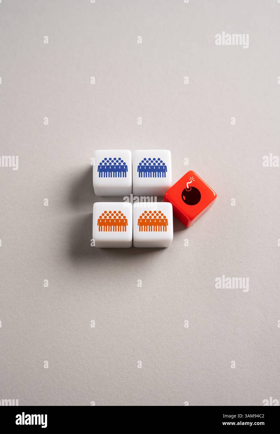 Une bombe sociale de discorde dans la société. L'inégalité sociale, l'injustice ou les divisions politiques suscitent des troubles et de l'instabilité. Problèmes non résolus qui menacent soc Banque D'Images