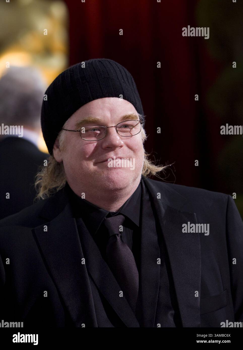 22 février 2009 - Hollywood, Californie, U. S - L'acteur Philip Seymour Hoffman, lauréat d'un Academy Award, a été retrouvé mort d'une overdose apparente de drogue par un associé peu après 11h30 heure de l'est dans son appartement de Greenwich Village à New York le dimanche 2 février 2014. DOSSIER : Philip Seymour Hoffman arrive à la 81e cérémonie annuelle des Academy Awards au Kodak Theatre à Hollywood, Californie, le dimanche 22 février 2009. ADRIAN SANCHEZ-GONZALEZ/PI (crédit image : © Prensa Internacional/ZUMAPRESS.com) Banque D'Images
