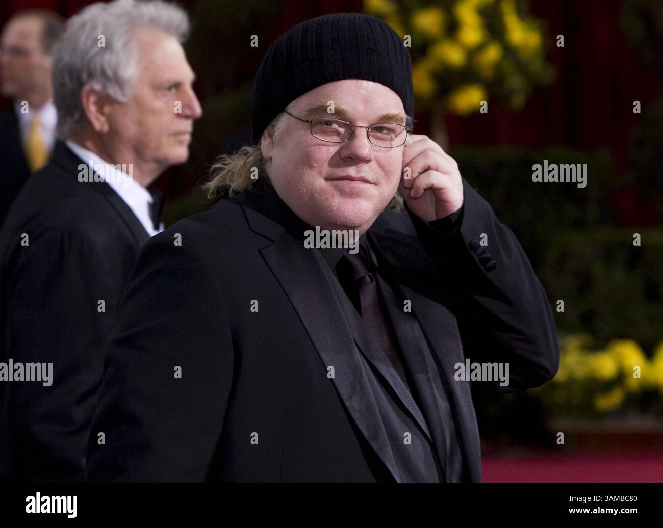 22 février 2009 - Hollywood, Californie, U. S - L'acteur Philip Seymour Hoffman, lauréat d'un Academy Award, a été retrouvé mort d'une overdose apparente de drogue par un associé peu après 11h30 heure de l'est dans son appartement de Greenwich Village à New York le dimanche 2 février 2014. DOSSIER : Philip Seymour Hoffman arrive à la 81e cérémonie annuelle des Academy Awards au Kodak Theatre à Hollywood, Californie, le dimanche 22 février 2009. ADRIAN SANCHEZ-GONZALEZ/PI (crédit image : © Prensa Internacional/ZUMAPRESS.com) Banque D'Images