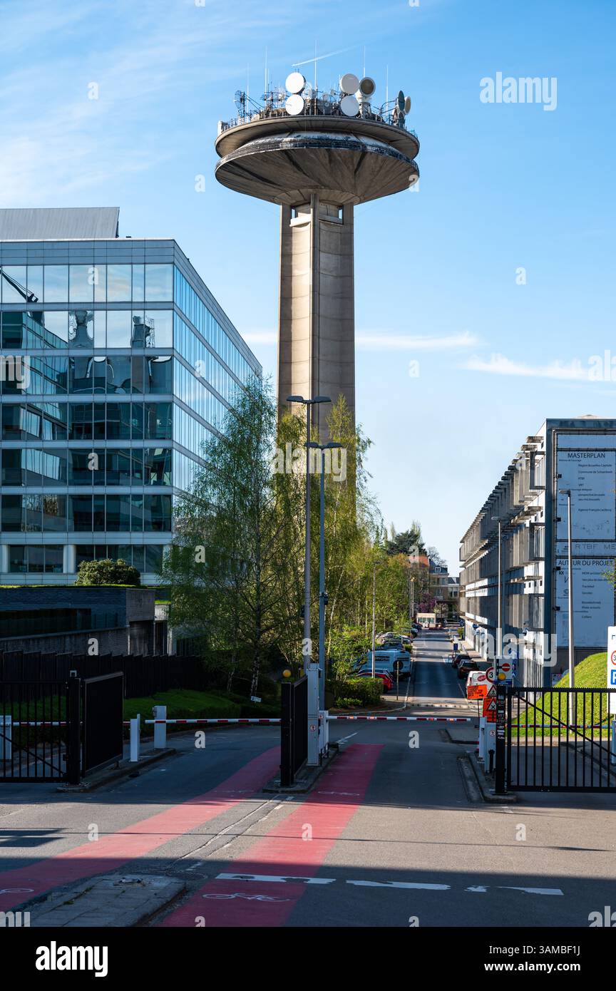 Siège de la RTBF TV et station de radio avec la tour de contrôle en arrière-plan, Schaerbeek, Bruxelles, Belgique. 5 avril 2025 Banque D'Images