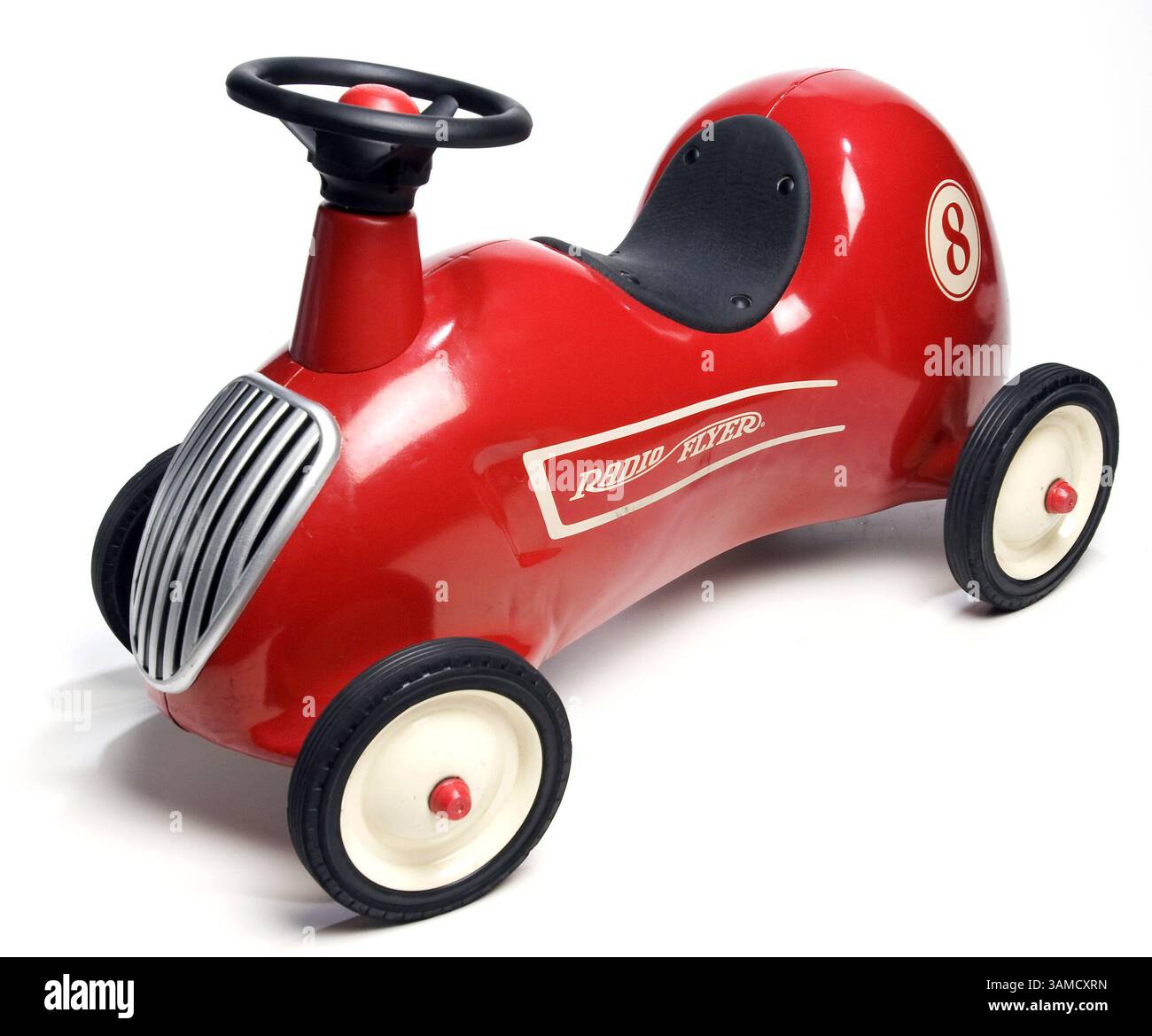 17 octobre 2007 - les Trikes sont très bien, mais quand il s'agit de rouler dans le style jetez un coup d'œil au Flyer Little Red Roadster, avec un style rétro, des roues en acier et des pneus en caoutchouc véritable ; 77,99 $ (en vente au moment de la presse pour 31,20 $ chez Amazon.com), également disponible chez certains détaillants de jouets. (Ross Hailey/Fort Worth Star-Telegram/MCT) (image crédit : © Ross Hailey/MCT/ZUMAPRESS.com) Banque D'Images