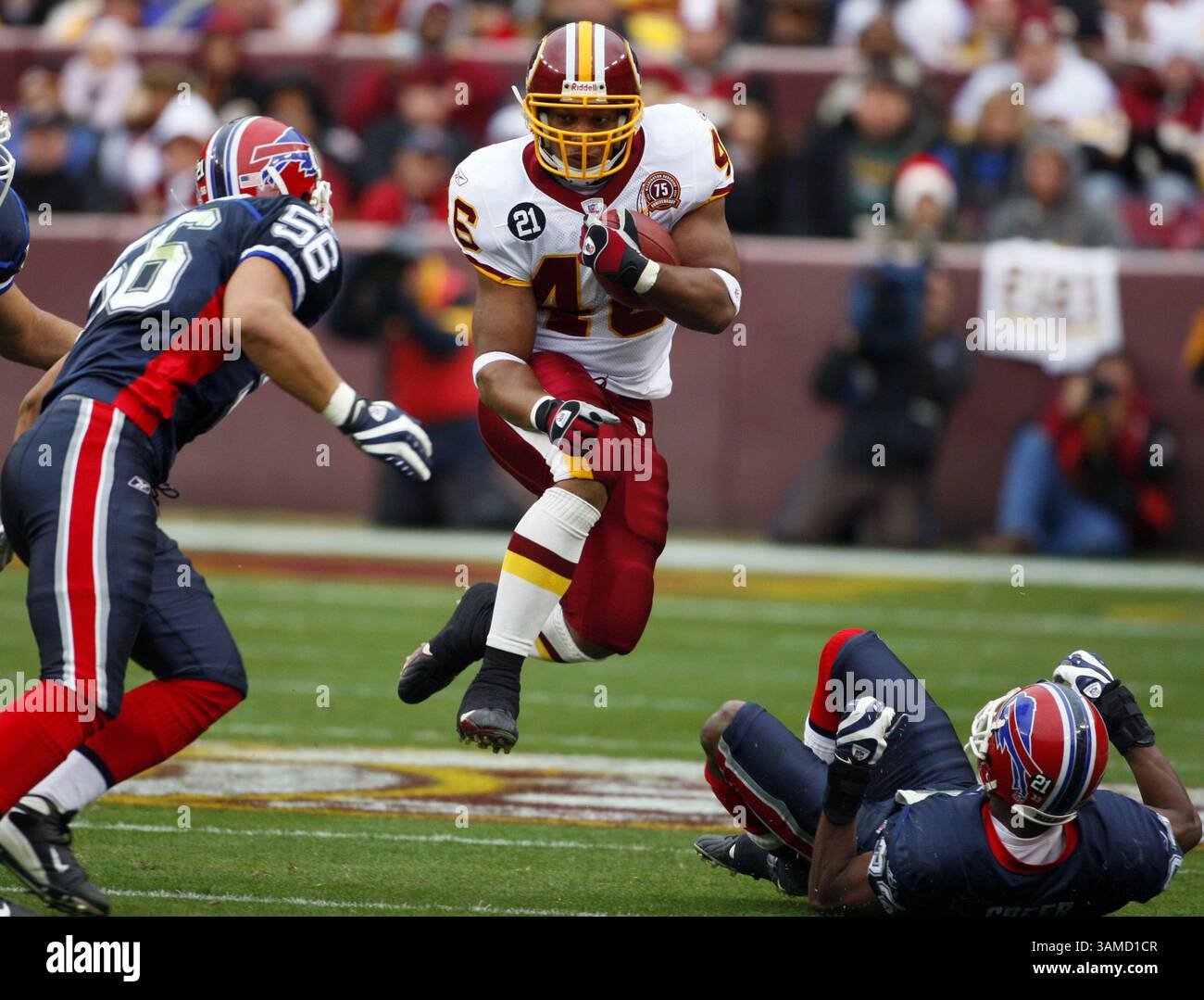 2 décembre 2007 - les Redskins de Washington Ladell Betts (46) font un gain contre les Bills de Buffalo en première mi-temps à FedEx Field à Landover, MD, le dimanche 2 décembre 2007. (Harry Walker/MCT) (crédit image : © Harry Walker/MCT/ZUMAPRESS.com) Banque D'Images