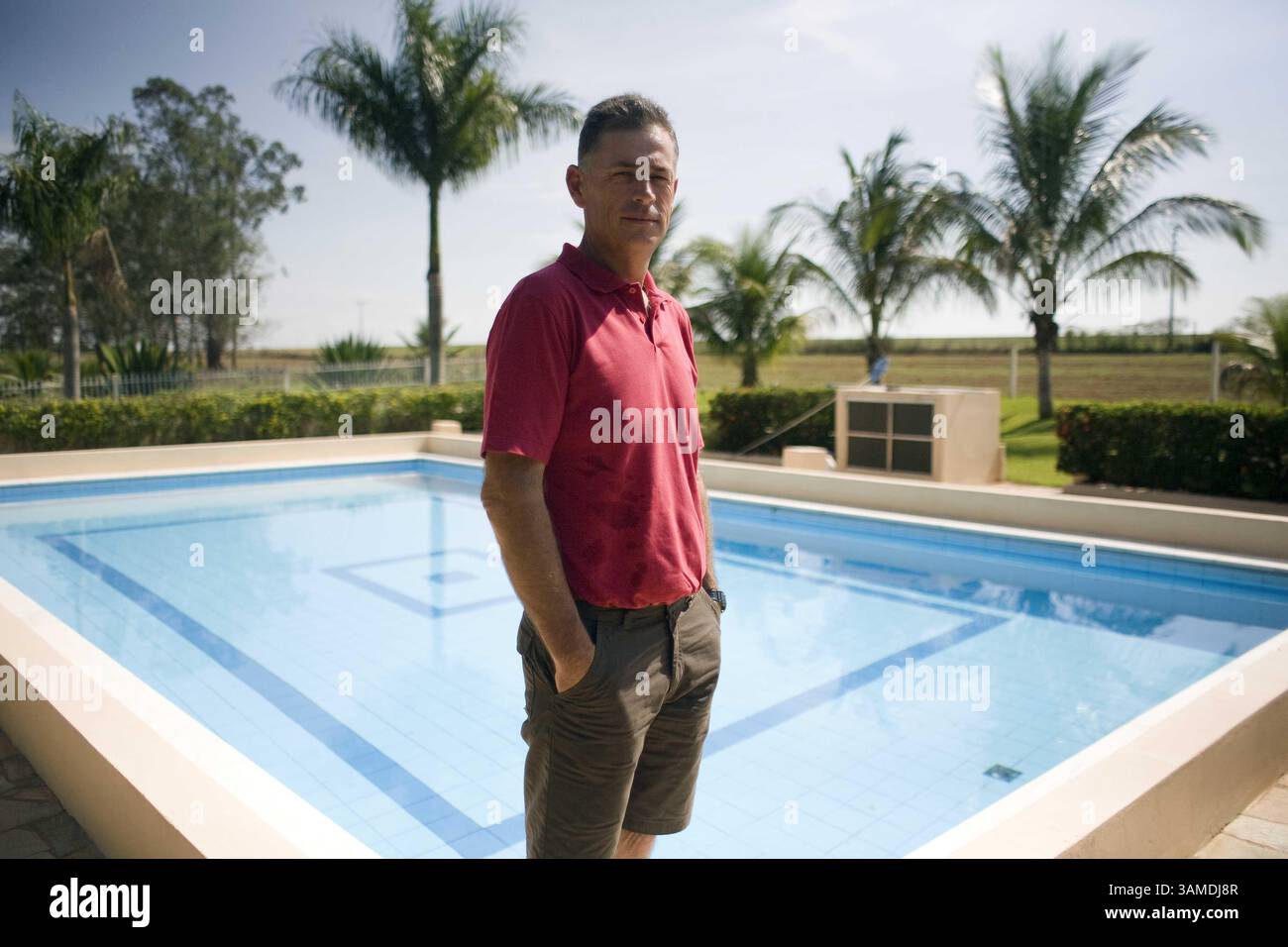 9 novembre 2008 - Primavera do Oeste, Mato Grosso, BRA - Paulo Borghetti, cultivateur de soja de taille moyenne, se trouve sur sa propriété à Primavera do Oeste, Mato Grosso, où la chute des prix des matières premières, l'augmentation des coûts de production due à la forte appréciation du dollar par rapport à la monnaie locale, le réel, et la réduction spectaculaire de la disponibilité du crédit, peuvent sérieusement affecter l'économie de la ville, largement dépendante de la production de soja pour l'exportation. (Andre Vieira/MCT) (crédit image : © AndrÃË† Vieira/MCT/ZUMAPRESS.com) Banque D'Images