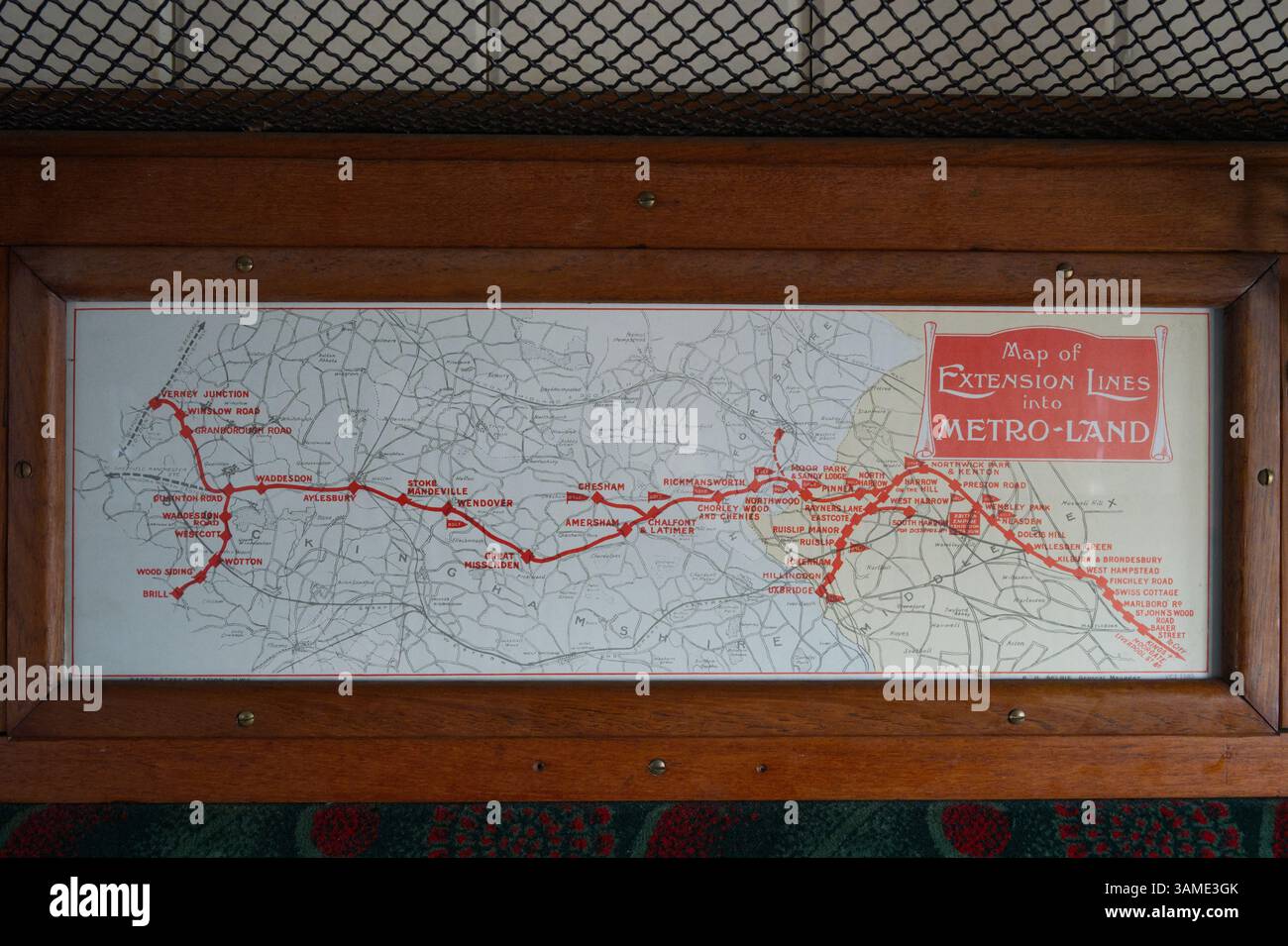 Plan de la ligne de train à l'intérieur d'un wagon de passagers - Bluebell Railway - East Sussex UK Banque D'Images