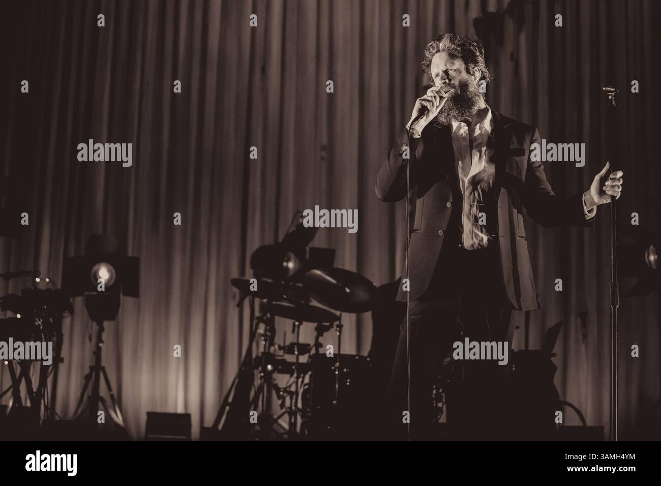 Père John Misty en direct à Manchester Apollo, 13.04.2025 Banque D'Images